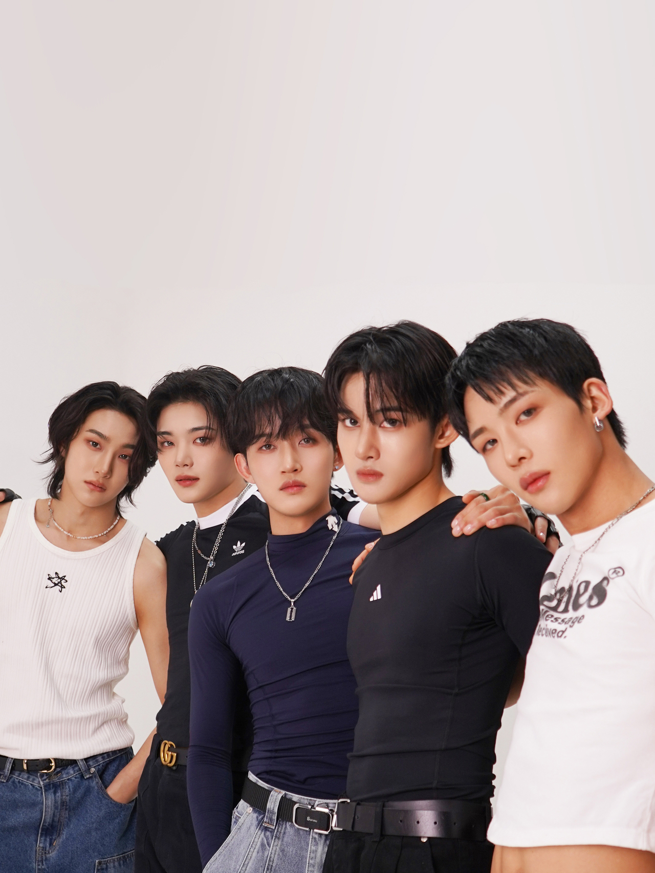จากซ้ายไปขวา Kenny, Aito, Seok, Nathan and Hyuk