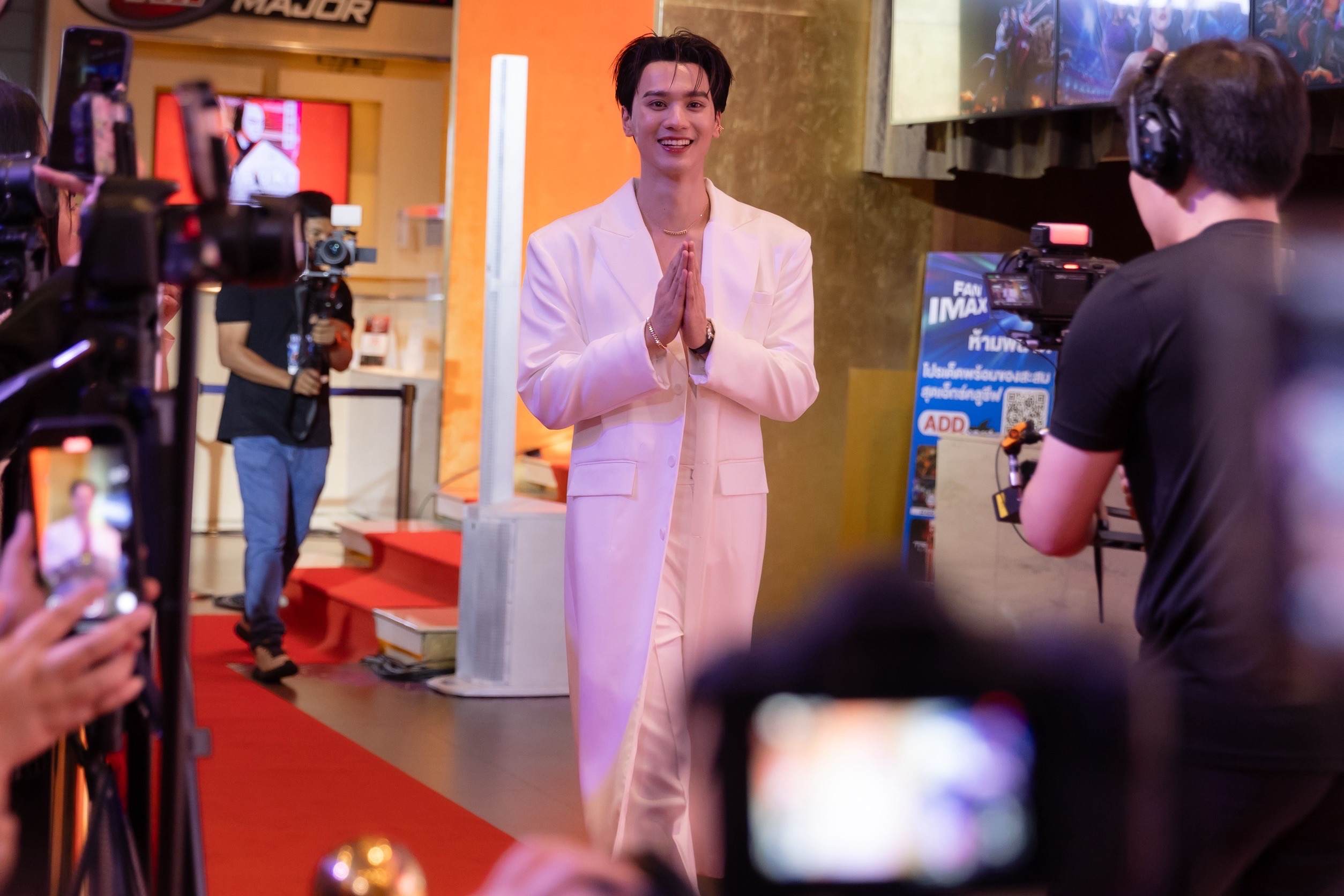 “GDH” จัดงานกาล่าอภิมหาภาพยนตร์บันเทิง “ดีว่า..ราวี” 3 “GDH” จัดงานกาล่าอภิมหาภาพยนตร์บันเทิง “ดีว่า..ราวี”