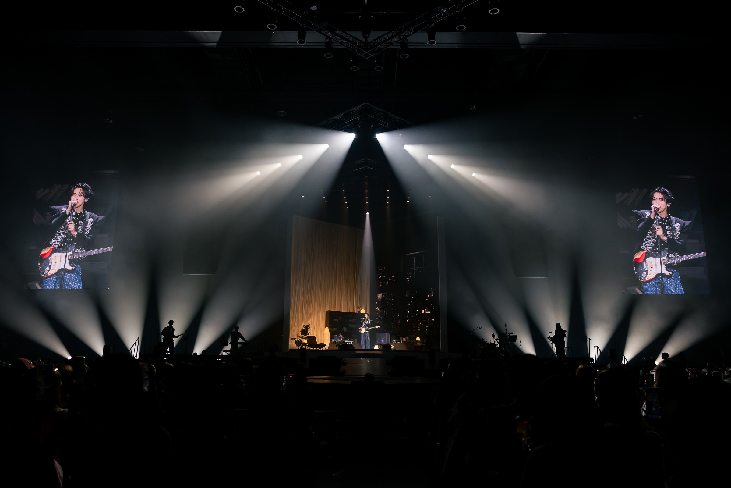 Gron SRoom Gorn’s ROOM CONCERT คอนเสิร์ตเดี่ยวครั้งแรกของ ‘กร PROXIE’ เต็มไปด้วยความอบอุ่น และความเท่ทุกองศา