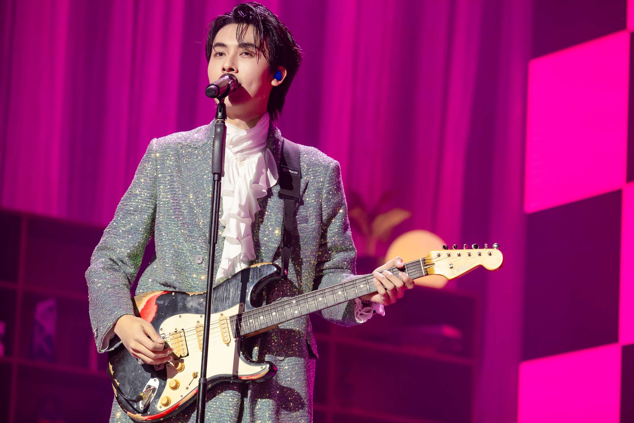 Gorn’s ROOM CONCERT คอนเสิร์ตเดี่ยวครั้งแรกของ ‘กร PROXIE’ เต็มไปด้วยความอบอุ่น และความเท่ทุกองศา 3 Gron SRoom Gorn’s ROOM CONCERT คอนเสิร์ตเดี่ยวครั้งแรกของ ‘กร PROXIE’ เต็มไปด้วยความอบอุ่น และความเท่ทุกองศา