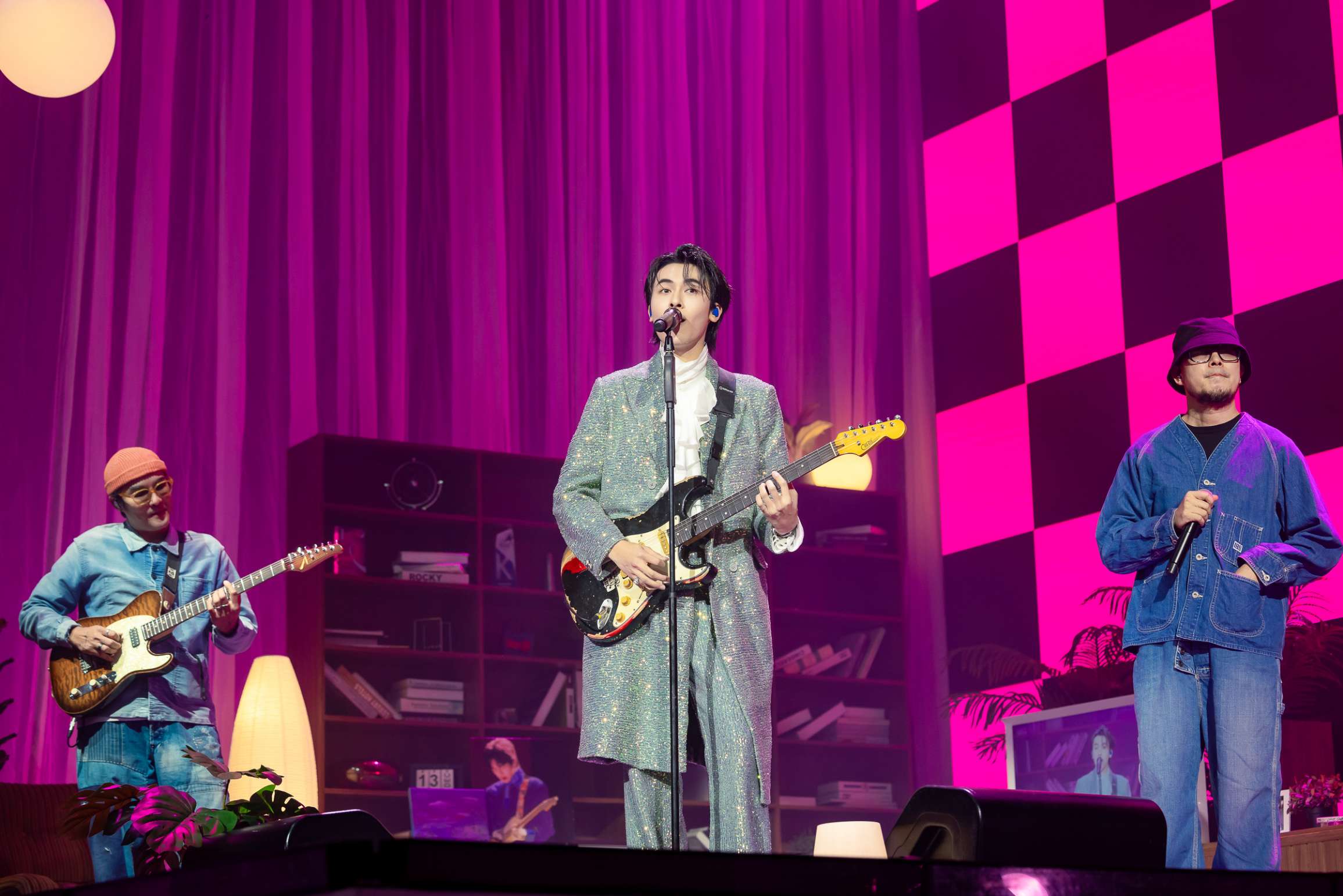 Gron SRoom Gorn’s ROOM CONCERT คอนเสิร์ตเดี่ยวครั้งแรกของ ‘กร PROXIE’ เต็มไปด้วยความอบอุ่น และความเท่ทุกองศา