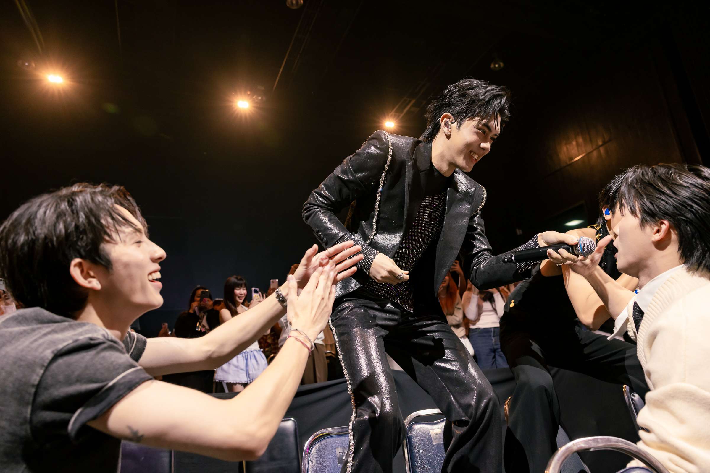 Gron SRoom Gorn’s ROOM CONCERT คอนเสิร์ตเดี่ยวครั้งแรกของ ‘กร PROXIE’ เต็มไปด้วยความอบอุ่น และความเท่ทุกองศา