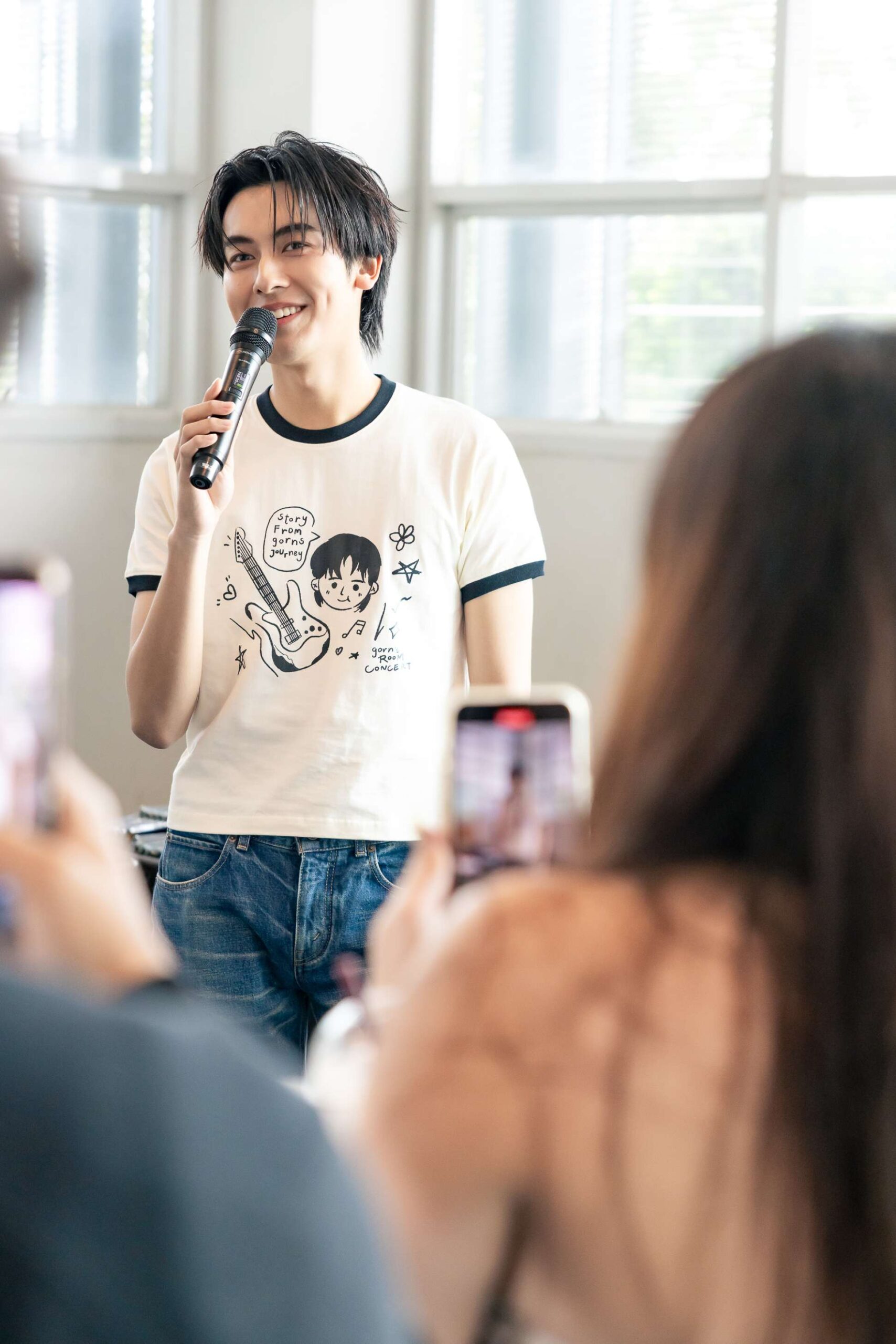 Gron SRoom 32 copy 1941x2910 scaled Gorn’s ROOM CONCERT คอนเสิร์ตเดี่ยวครั้งแรกของ ‘กร PROXIE’ เต็มไปด้วยความอบอุ่น และความเท่ทุกองศา