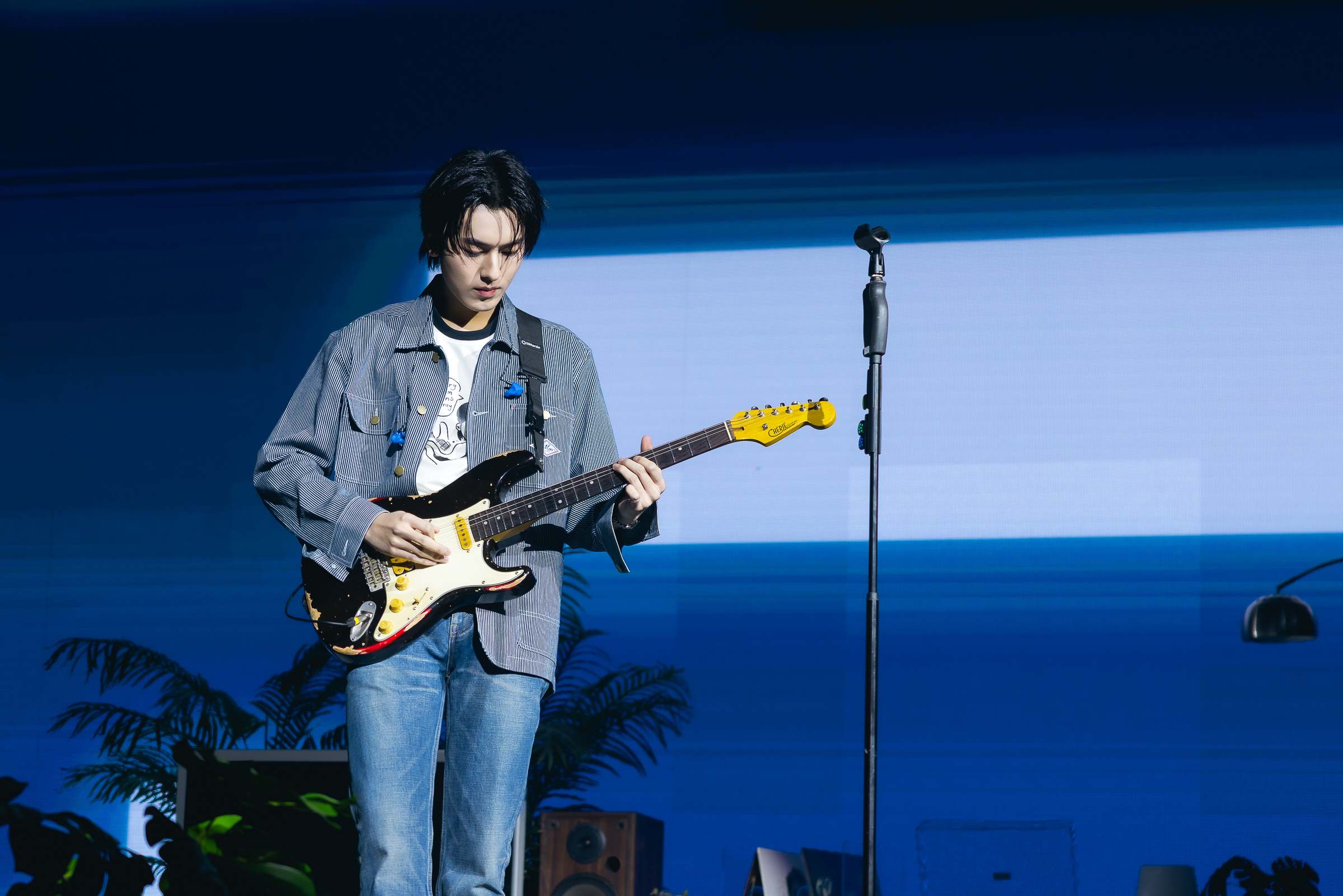 Gron SRoom Gorn’s ROOM CONCERT คอนเสิร์ตเดี่ยวครั้งแรกของ ‘กร PROXIE’ เต็มไปด้วยความอบอุ่น และความเท่ทุกองศา