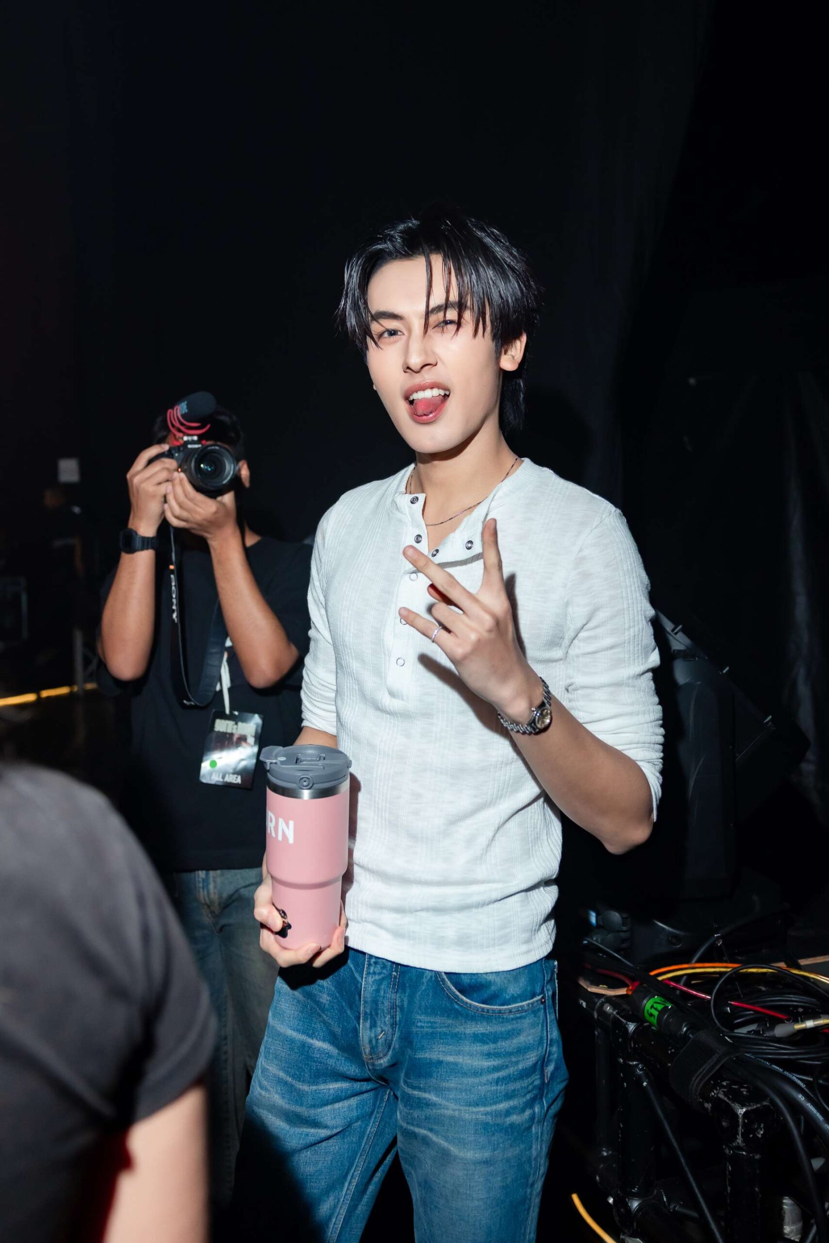 Gron SRoom 80 copy 1907x2859 scaled Gorn’s ROOM CONCERT คอนเสิร์ตเดี่ยวครั้งแรกของ ‘กร PROXIE’ เต็มไปด้วยความอบอุ่น และความเท่ทุกองศา