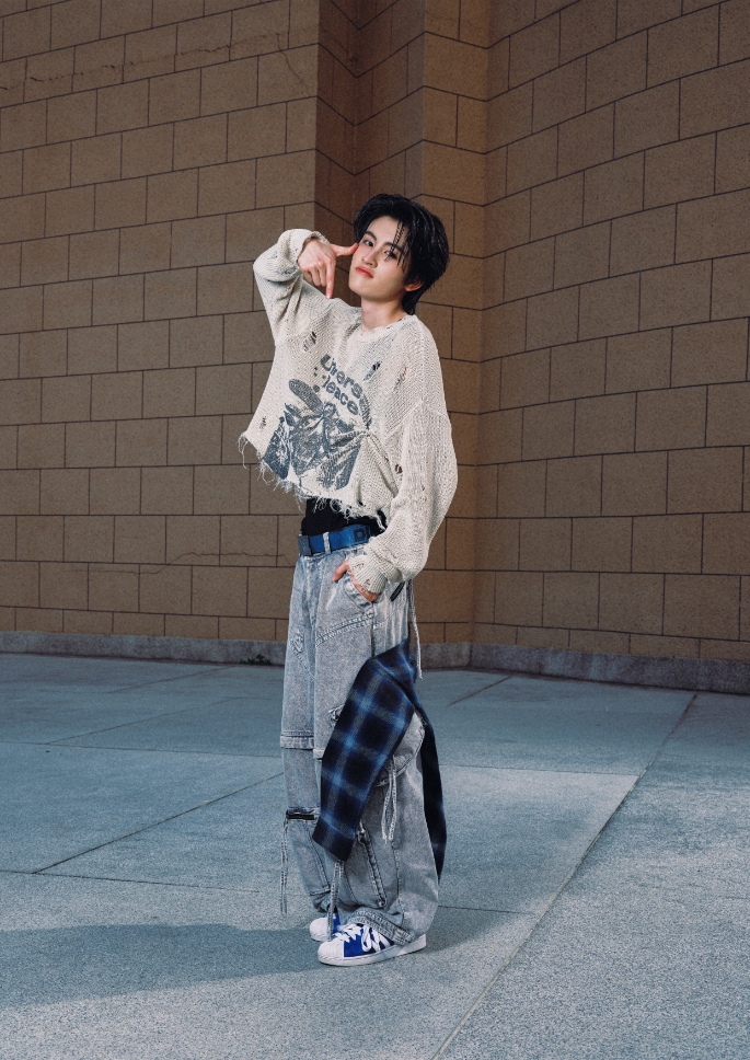 AA 2 copy 685x968 1 BUS เสิร์ฟเพลงอกหักสไตล์ตัวดื้อ! ส่งซิงเกิลใหม่ "So Blue" แซดแต่ยังซ่า เพลงอกหักสุดกวนที่ฉีกกฎความเศร้าเดิมๆ