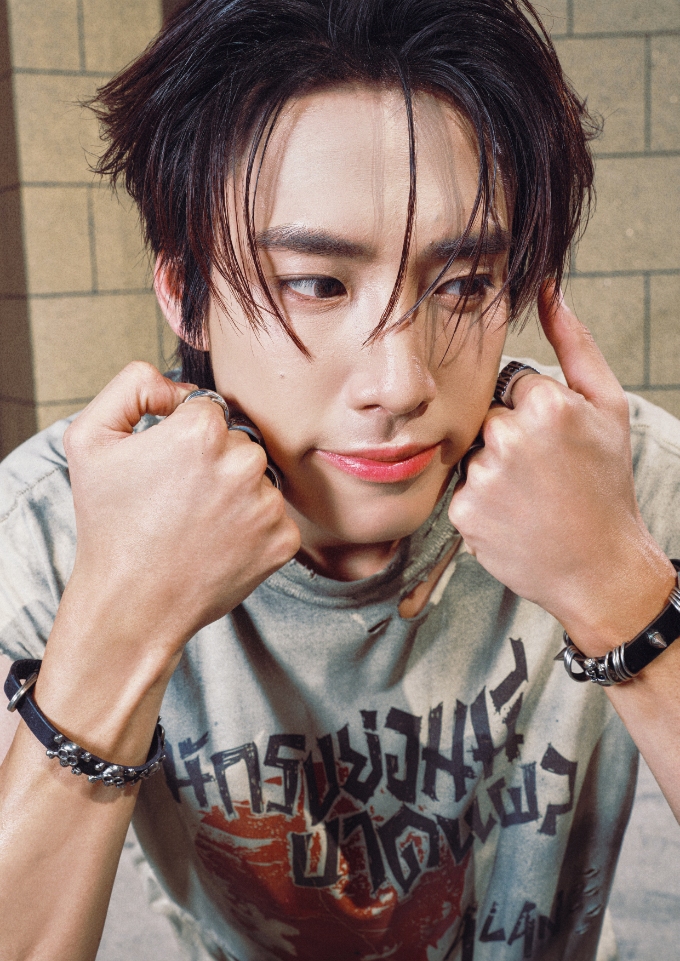 ALAN 2 copy 680x961 1 BUS เสิร์ฟเพลงอกหักสไตล์ตัวดื้อ! ส่งซิงเกิลใหม่ "So Blue" แซดแต่ยังซ่า เพลงอกหักสุดกวนที่ฉีกกฎความเศร้าเดิมๆ