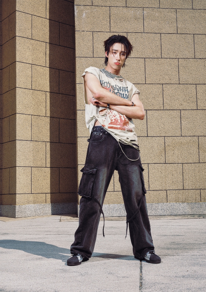 ALAN 3 copy 665x940 1 BUS เสิร์ฟเพลงอกหักสไตล์ตัวดื้อ! ส่งซิงเกิลใหม่ "So Blue" แซดแต่ยังซ่า เพลงอกหักสุดกวนที่ฉีกกฎความเศร้าเดิมๆ