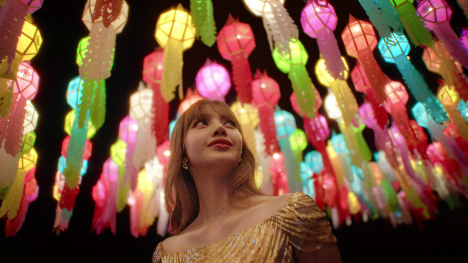 Amazing Thailand x LISA Feel All The Feelings TVC release 22 ลิซ่า - ลลิษา แท็กทีมซุปตาร์ไทย วิน - เมธวิน, กลัฟ - คณาวุฒิ, บลู - พงศ์ทิวัตถ์ พาโลกสัมผัส "Feel All The Feelings" ในโฆษณาชุดใหม่จาก ททท.