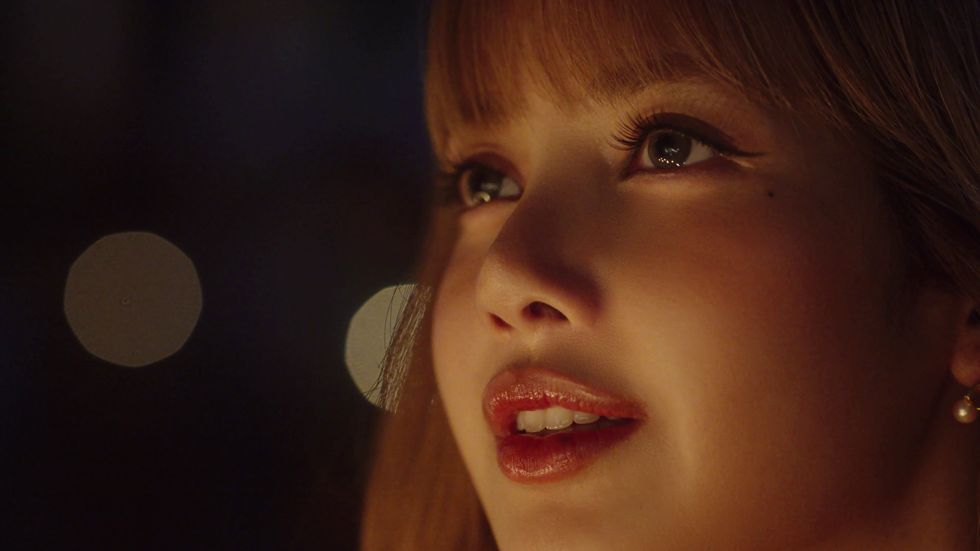 Amazing Thailand x LISA Feel All The Feelings TVC release 5 ลิซ่า - ลลิษา แท็กทีมซุปตาร์ไทย วิน - เมธวิน, กลัฟ - คณาวุฒิ, บลู - พงศ์ทิวัตถ์ พาโลกสัมผัส "Feel All The Feelings" ในโฆษณาชุดใหม่จาก ททท.