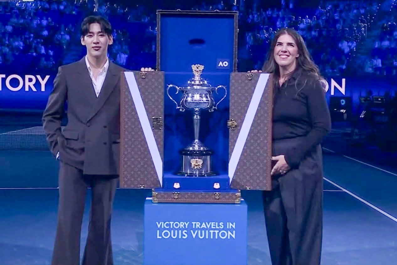 FB IMG 1769852520511 BamBam สร้างประวัติศาสตร์! คนเอเชียคนแรกเชิญถ้วย Louis Vuitton ใน Australian Open 2026