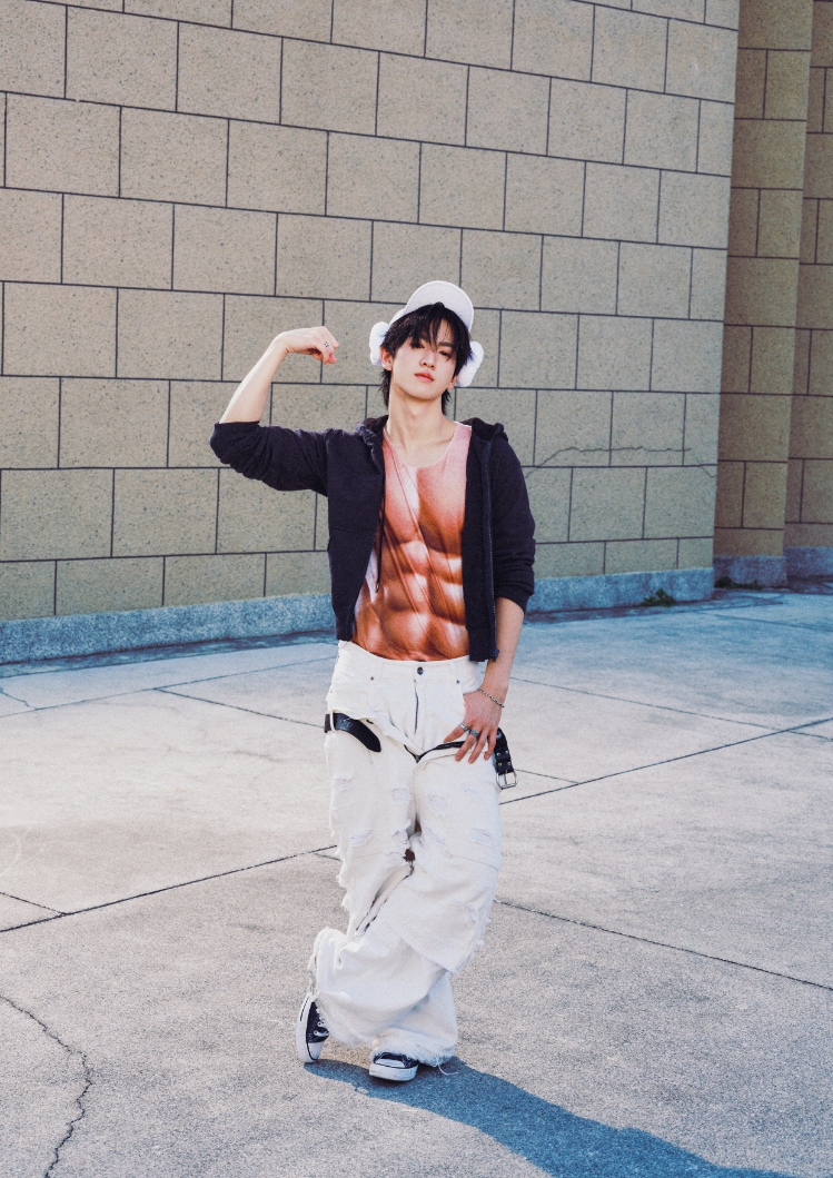 JIN2 copy 749x1059 1 BUS เสิร์ฟเพลงอกหักสไตล์ตัวดื้อ! ส่งซิงเกิลใหม่ "So Blue" แซดแต่ยังซ่า เพลงอกหักสุดกวนที่ฉีกกฎความเศร้าเดิมๆ