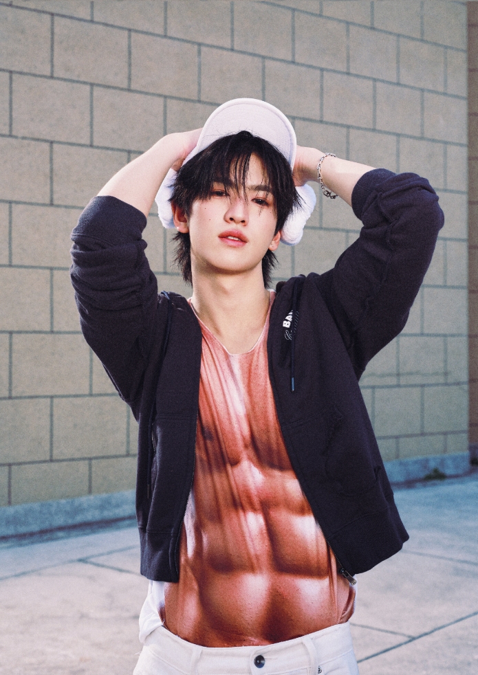 JIN3 copy 695x982 1 BUS เสิร์ฟเพลงอกหักสไตล์ตัวดื้อ! ส่งซิงเกิลใหม่ "So Blue" แซดแต่ยังซ่า เพลงอกหักสุดกวนที่ฉีกกฎความเศร้าเดิมๆ