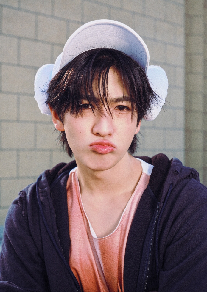 JIN4 copy 695x982 1 BUS เสิร์ฟเพลงอกหักสไตล์ตัวดื้อ! ส่งซิงเกิลใหม่ "So Blue" แซดแต่ยังซ่า เพลงอกหักสุดกวนที่ฉีกกฎความเศร้าเดิมๆ