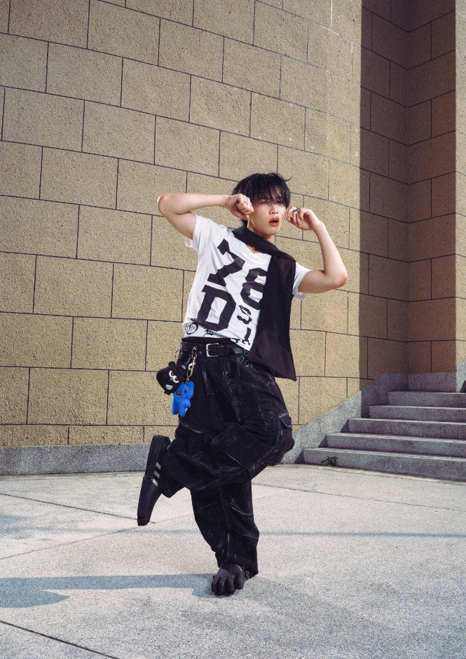 JUNG2 copy 665x940 1 BUS เสิร์ฟเพลงอกหักสไตล์ตัวดื้อ! ส่งซิงเกิลใหม่ "So Blue" แซดแต่ยังซ่า เพลงอกหักสุดกวนที่ฉีกกฎความเศร้าเดิมๆ