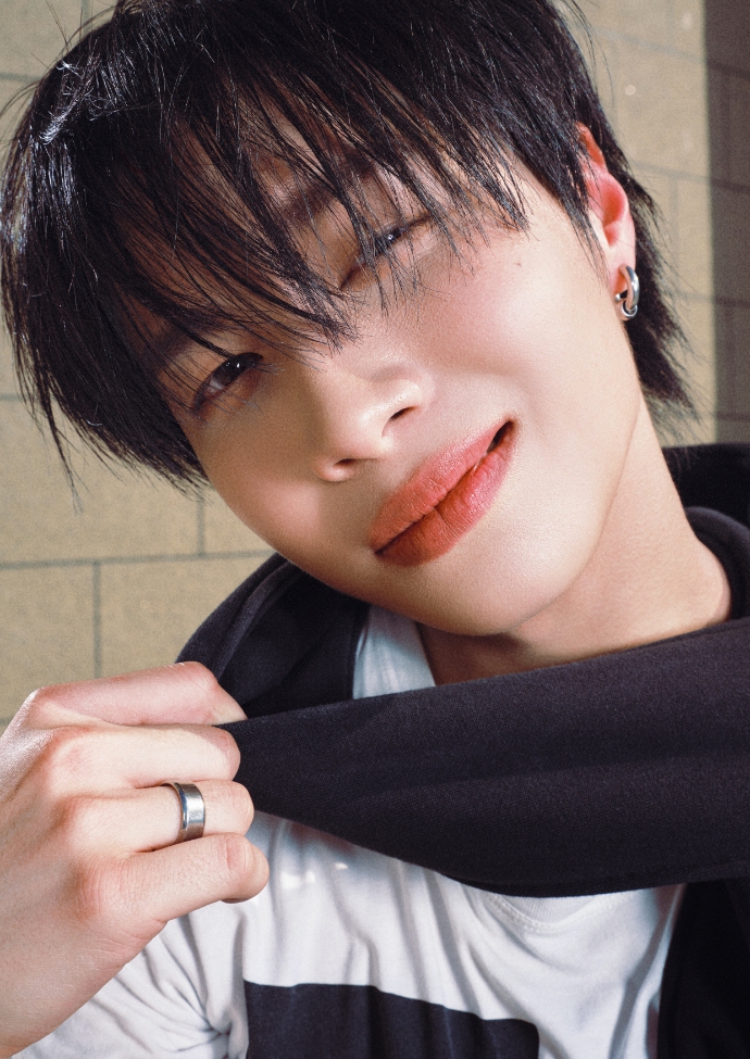 JUNG4 copy 690x975 1 BUS เสิร์ฟเพลงอกหักสไตล์ตัวดื้อ! ส่งซิงเกิลใหม่ "So Blue" แซดแต่ยังซ่า เพลงอกหักสุดกวนที่ฉีกกฎความเศร้าเดิมๆ