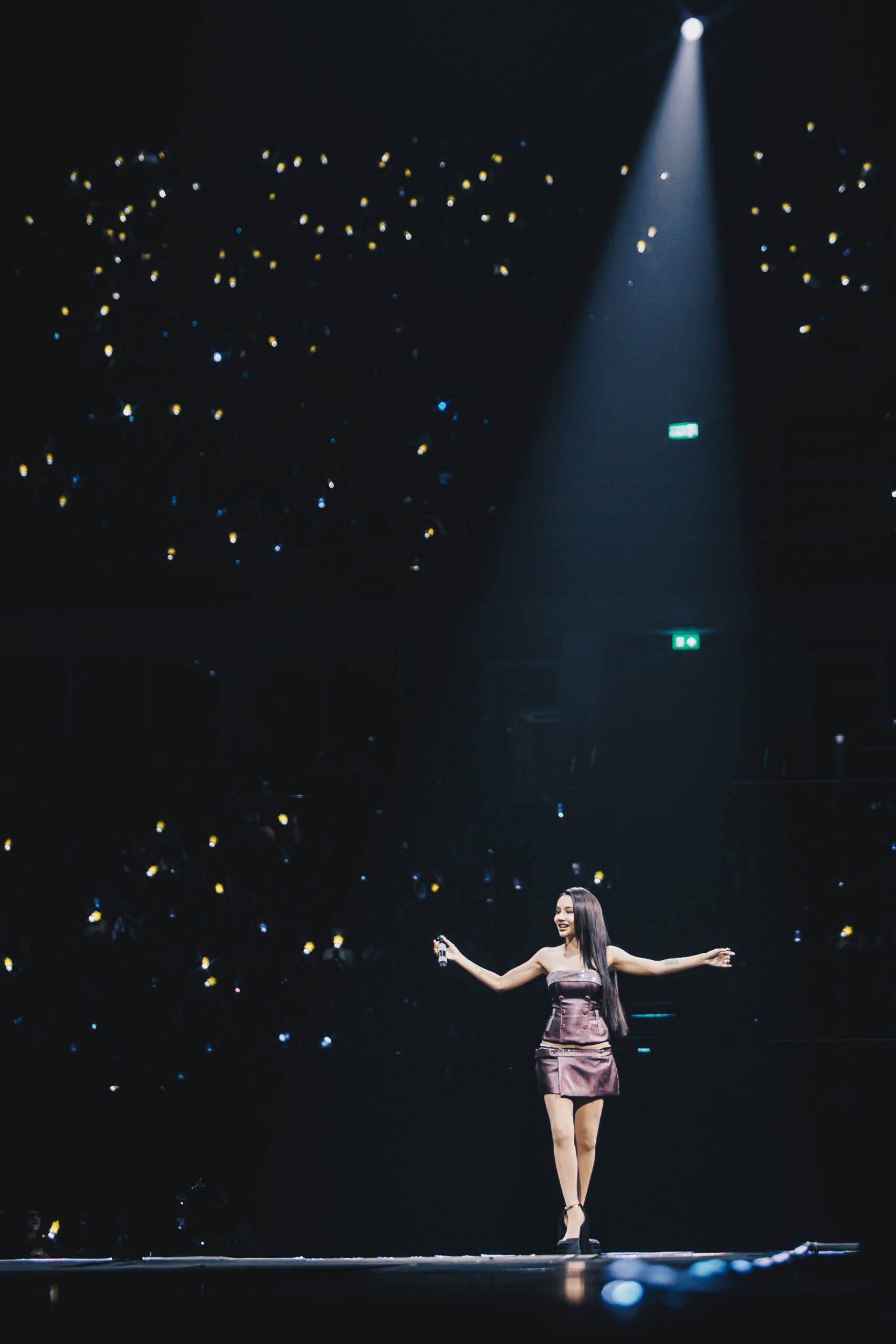 KhemjiraTheGoldenTimeConcert 12 scaled ​สรุปภาพบรรยากาศ ‘Khemjira The Golden Time Concert’ ทุบทุกสถิติ! จัดเต็มคอนเสิร์ตใหญ่ ‘เขมจิราต้องรอด’