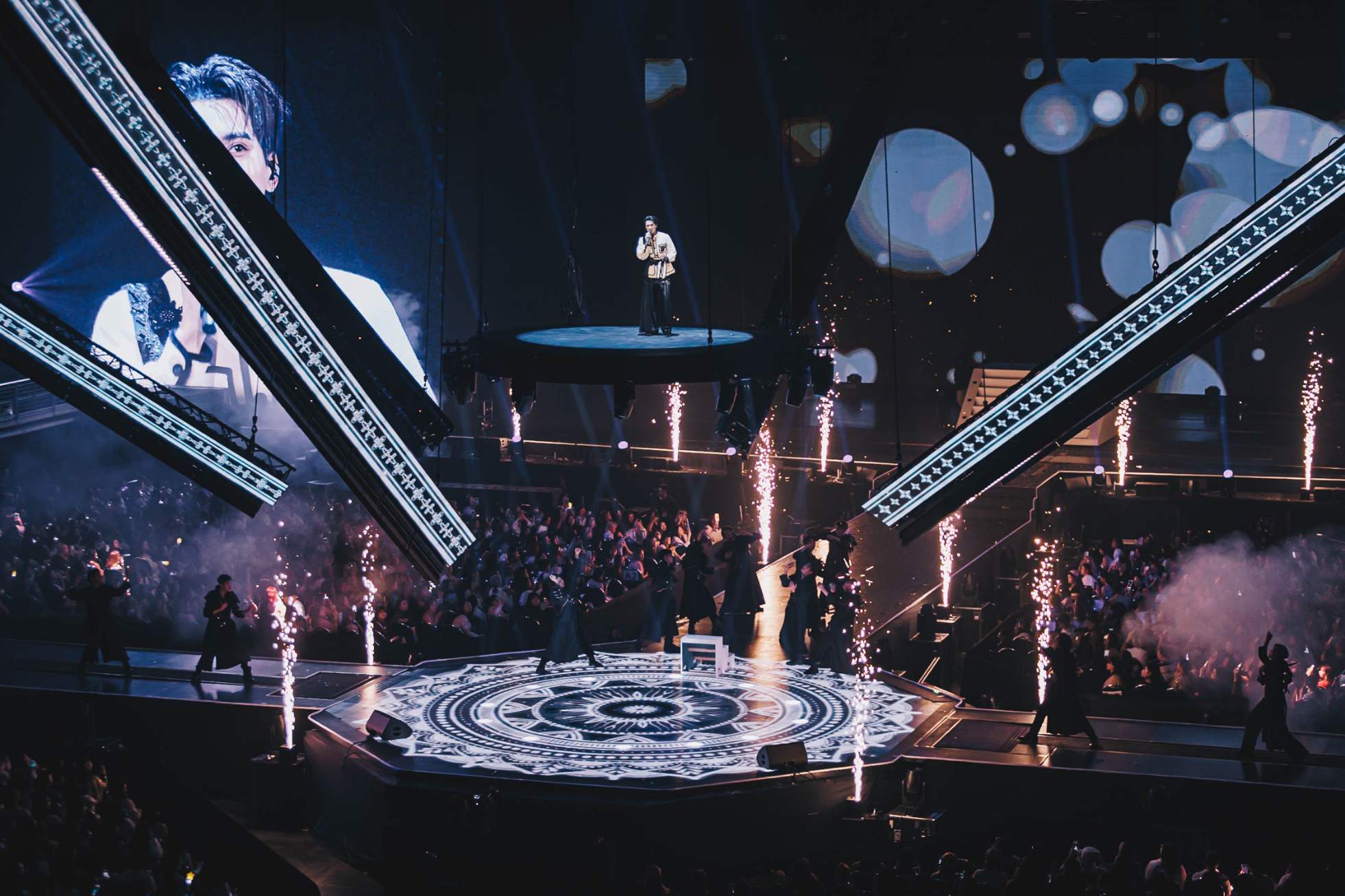 KhemjiraTheGoldenTimeConcert 2 ​สรุปภาพบรรยากาศ ‘Khemjira The Golden Time Concert’ ทุบทุกสถิติ! จัดเต็มคอนเสิร์ตใหญ่ ‘เขมจิราต้องรอด’