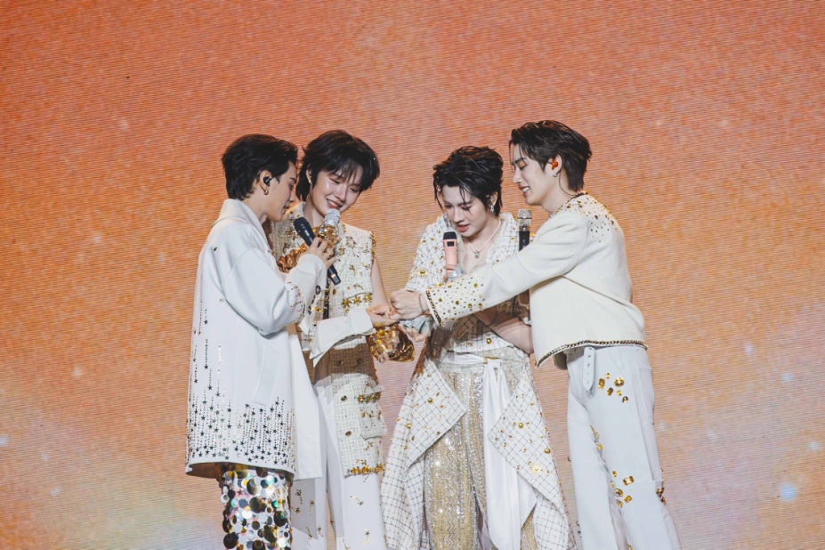 KhemjiraTheGoldenTimeConcert 28 ​สรุปภาพบรรยากาศ ‘Khemjira The Golden Time Concert’ ทุบทุกสถิติ! จัดเต็มคอนเสิร์ตใหญ่ ‘เขมจิราต้องรอด’