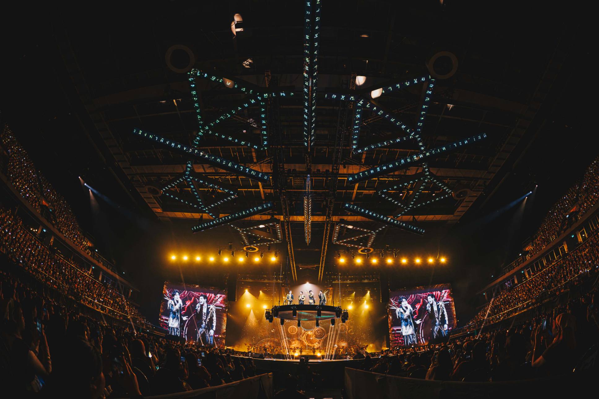 KhemjiraTheGoldenTimeConcert 34 ​สรุปภาพบรรยากาศ ‘Khemjira The Golden Time Concert’ ทุบทุกสถิติ! จัดเต็มคอนเสิร์ตใหญ่ ‘เขมจิราต้องรอด’