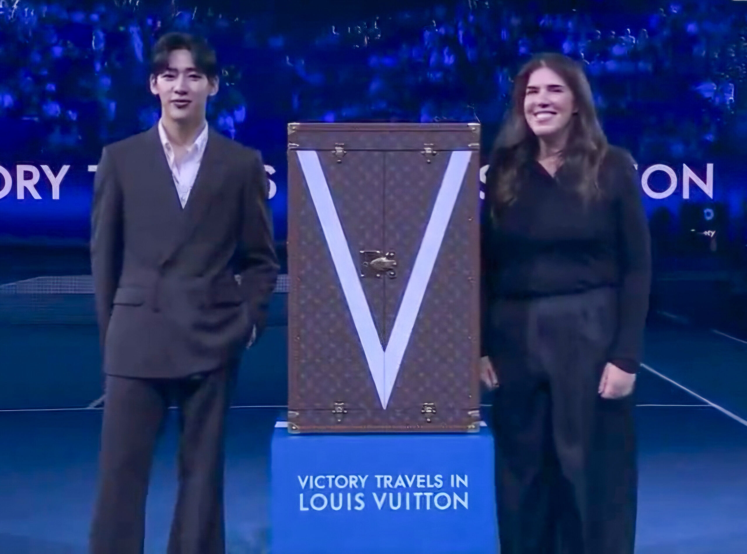 tqHvh3mqhxgJV7Nv1 scaled BamBam สร้างประวัติศาสตร์! คนเอเชียคนแรกเชิญถ้วย Louis Vuitton ใน Australian Open 2026