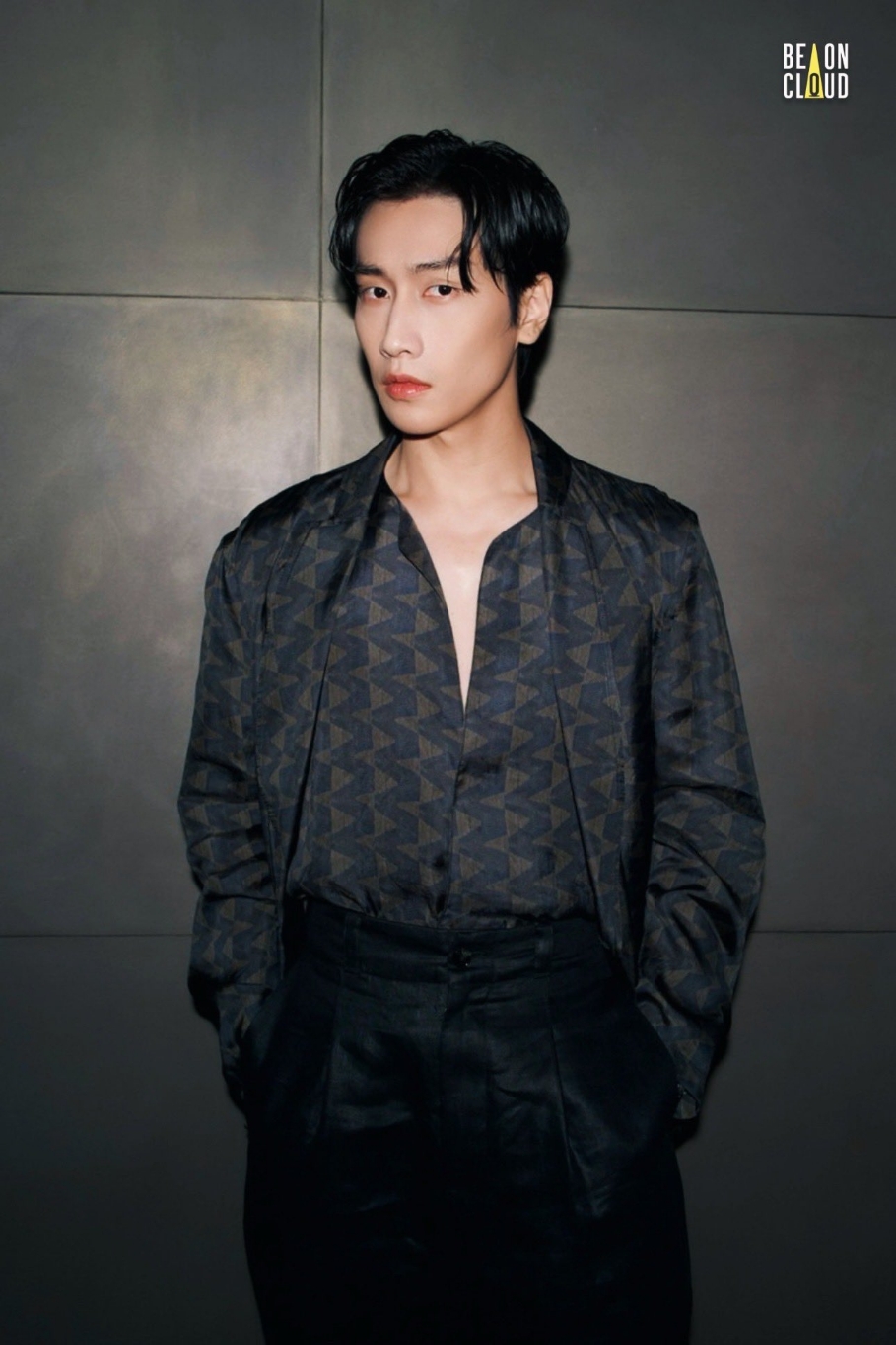 ไบเบิ้ล วิชญ์ภาส สุเมตติกุล Giorgio Armani Mens FallWinter 2026 1 หล่อสร้างเรื่อง! "ไบเบิ้ล วิชญ์ภาส" กระทบไหล่ซุปตาร์ดังและนักแสดงหนุ่มสุดฮอตกลางโชว์ Armani ที่มิลาน