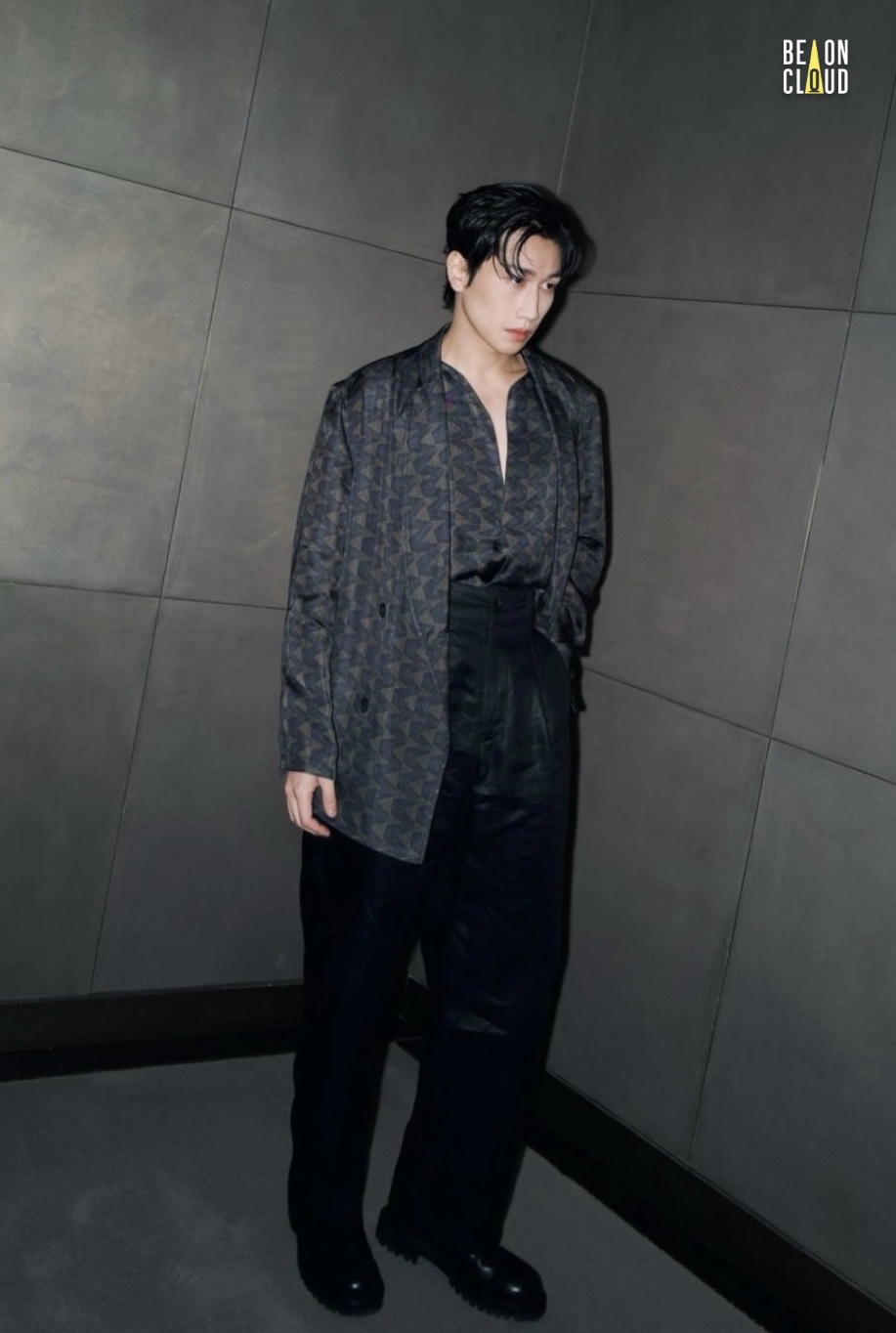 ไบเบิ้ล วิชญ์ภาส สุเมตติกุล Giorgio Armani Mens FallWinter 2026 2 หล่อสร้างเรื่อง! "ไบเบิ้ล วิชญ์ภาส" กระทบไหล่ซุปตาร์ดังและนักแสดงหนุ่มสุดฮอตกลางโชว์ Armani ที่มิลาน