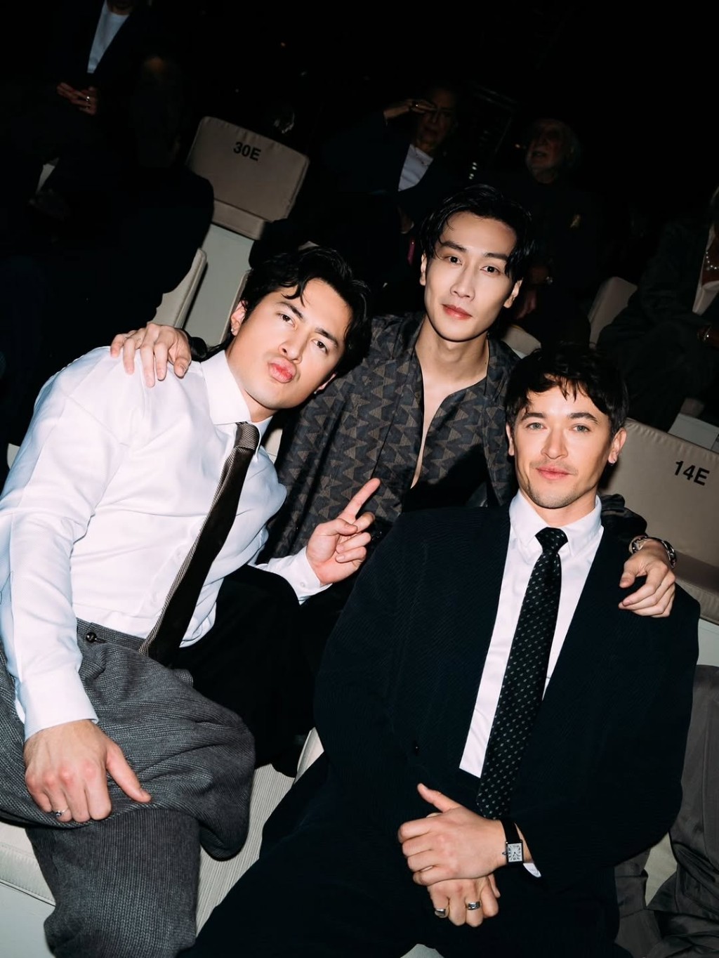 ไบเบิ้ล วิชญ์ภาส สุเมตติกุล Giorgio Armani Mens FallWinter 2026 6 หล่อสร้างเรื่อง! "ไบเบิ้ล วิชญ์ภาส" กระทบไหล่ซุปตาร์ดังและนักแสดงหนุ่มสุดฮอตกลางโชว์ Armani ที่มิลาน