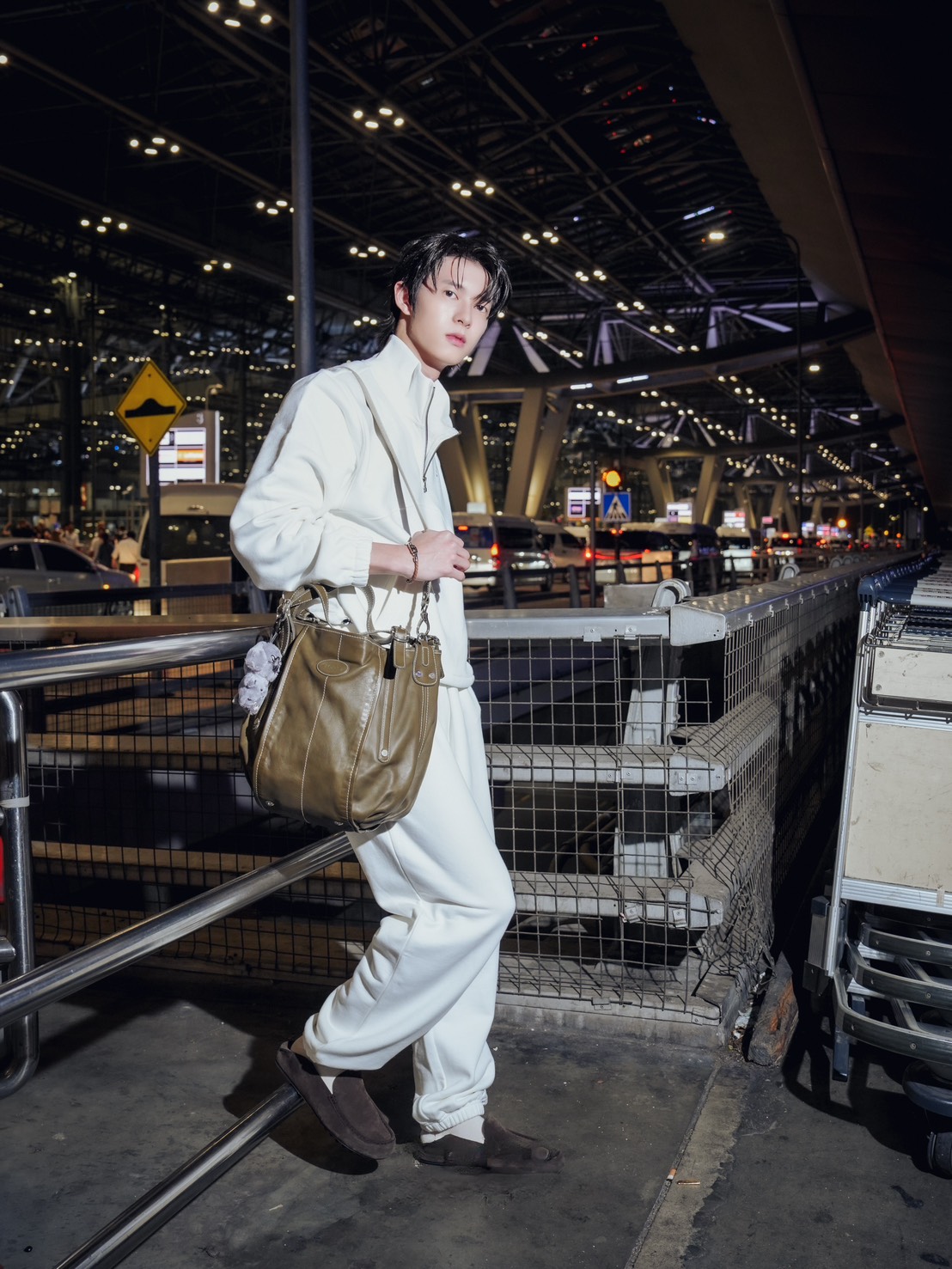 S 50511948 0 จัดเต็มความหล่อ! "พูห์-พาเวล" ปล่อย Airport Look สุดปัง เตรียมลุย Milan Fashion Week 2026 