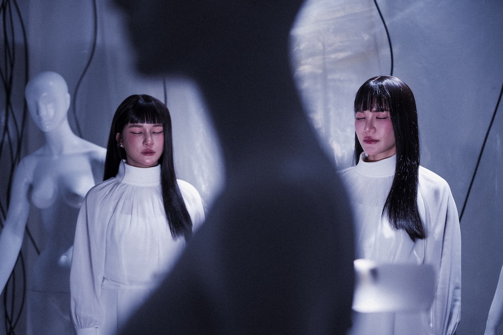 Zom Marie 4 "ตัวแทนของใคร" ซิงเกิลสุดพิเศษจากศิลปิน "Zom Marie" เรื่องราวของคนที่ต้องการให้ถูกรักไม่ใช่เพราะมีความคล้ายคลึง