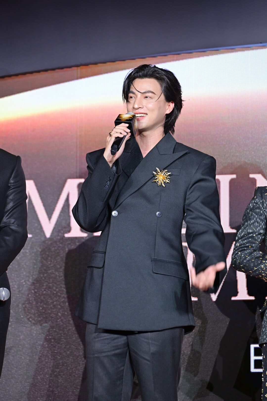 กลัฟ คณาวุฒิ Friend of Amazing Thailand 2 rotated วิน – กลัฟ – บลู ขึ้นแท่น Friend of Amazing Thailand