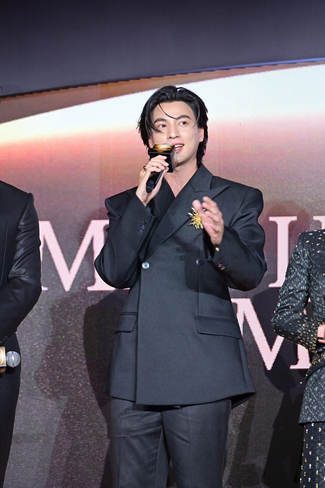 กลัฟ คณาวุฒิ Friend of Amazing Thailand 3 rotated วิน – กลัฟ – บลู ขึ้นแท่น Friend of Amazing Thailand