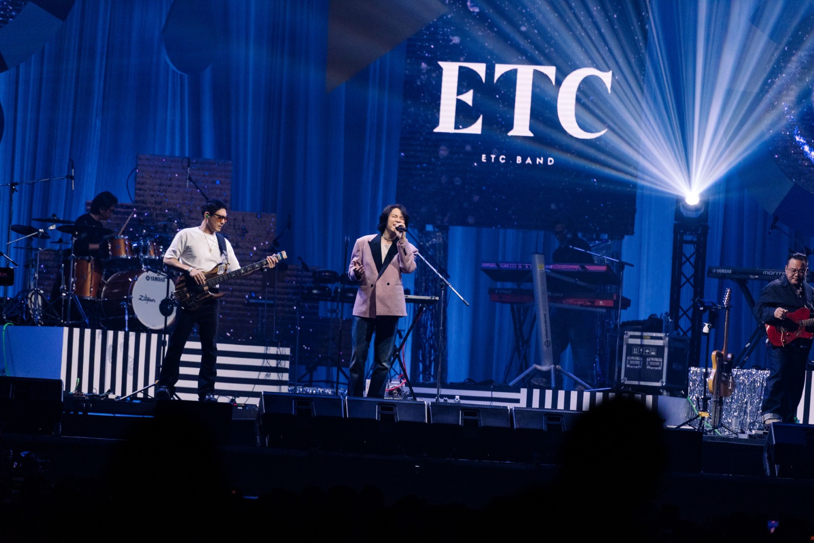 คลั่งรัก 2 ETC. 3 ภาพบรรยากาศ 7 ชั่วโมงแห่งความหวาน! “สไปร์ซซี่ ดิสก์” พาคลั่งรักเต็มอิ่ม ใน “มาม่า พรีเซนต์ คลั่งรักคอนเสิร์ต 2”