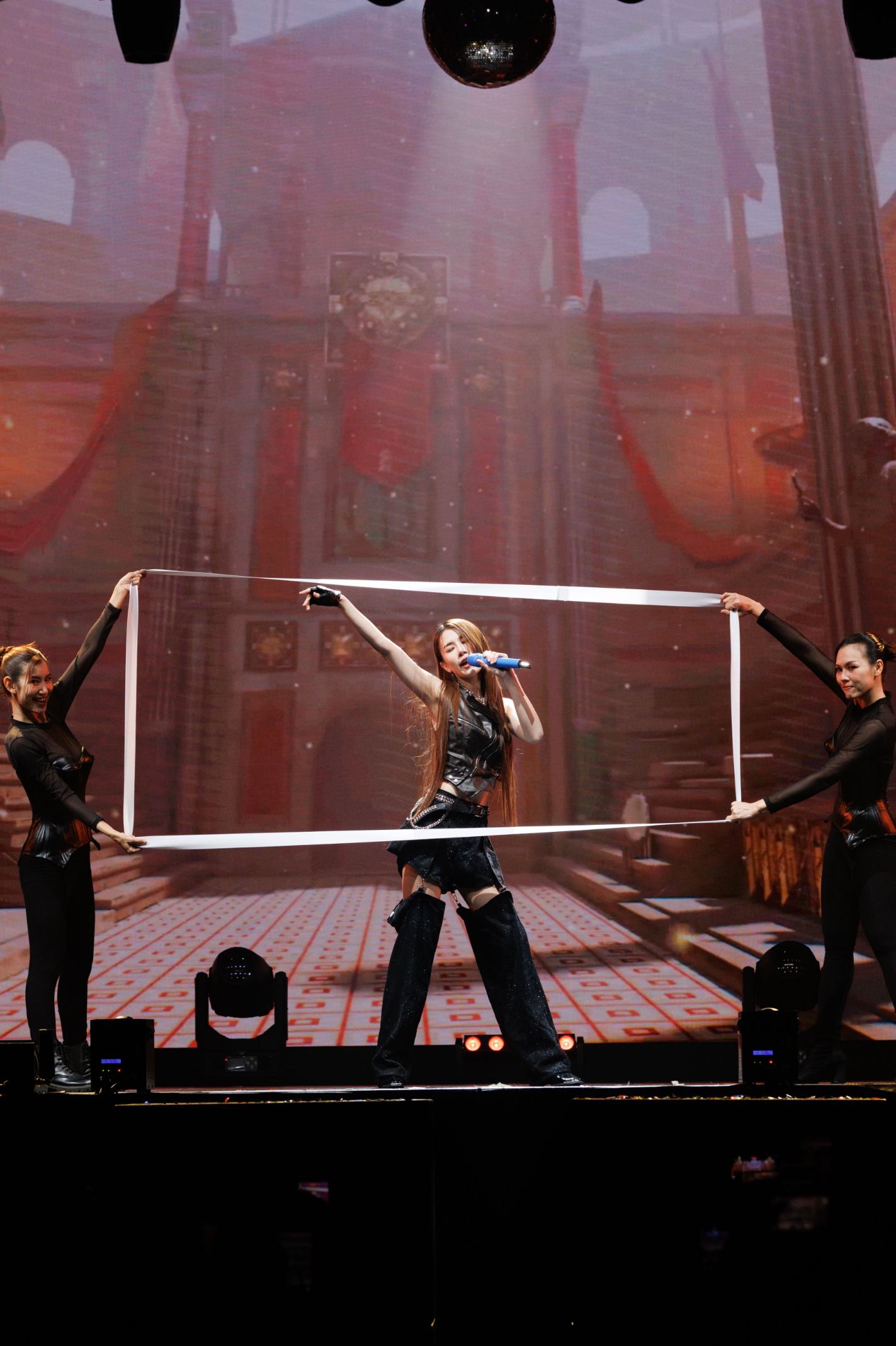 บรรยากาศคอนเสิร์ตใหญ่ครั้งแรก 11 สาวเกิร์ลกรุ๊ป “COSMOS” ระเบิดความปังในงาน “COSMOS Glitter From Star Concert”