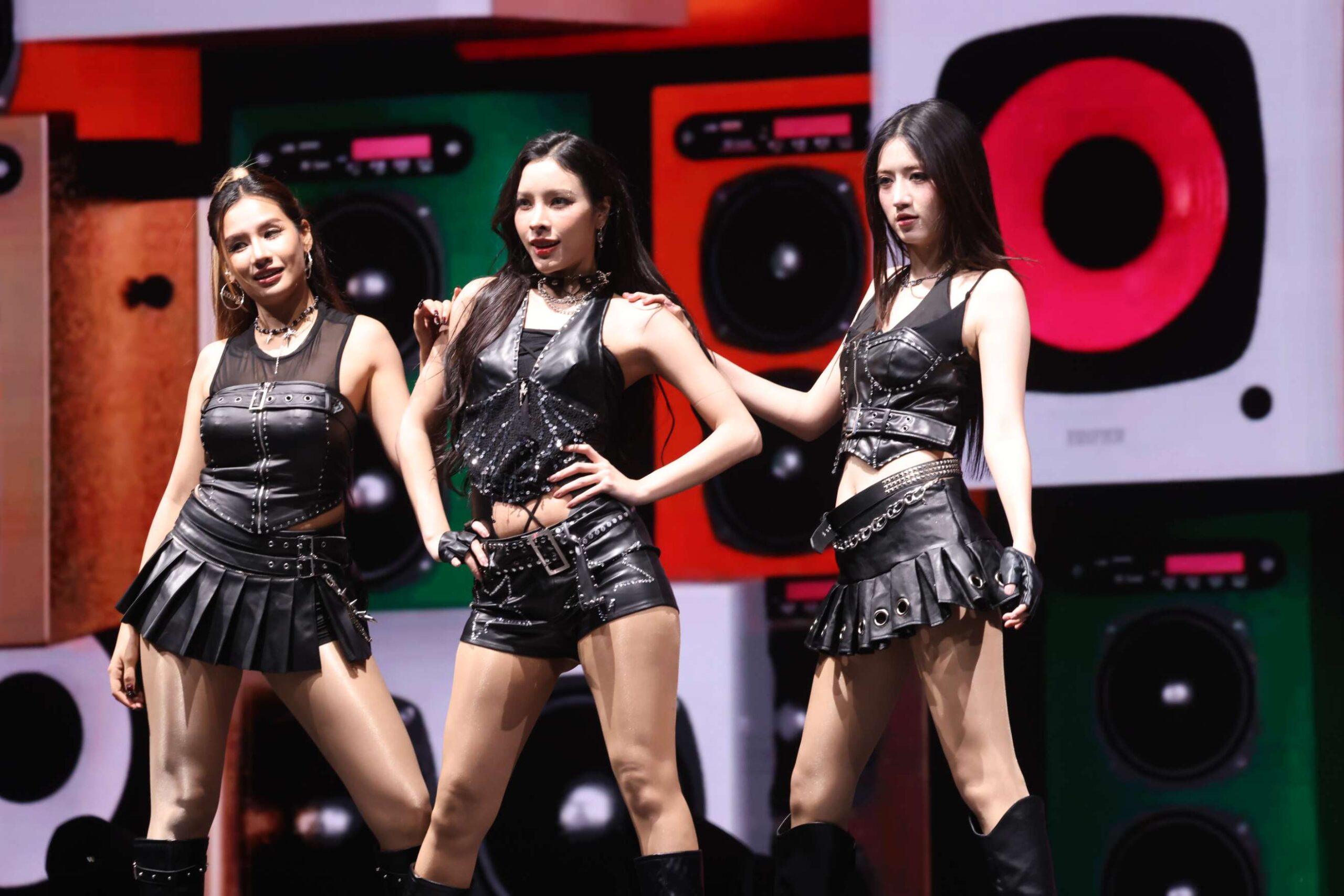 15.COSMOSGlitterFromStarConcert copy 2637x1758 scaled บรรยากาศคอนเสิร์ตใหญ่ครั้งแรก 11 สาวเกิร์ลกรุ๊ป “COSMOS” ระเบิดความปังในงาน “COSMOS Glitter From Star Concert”