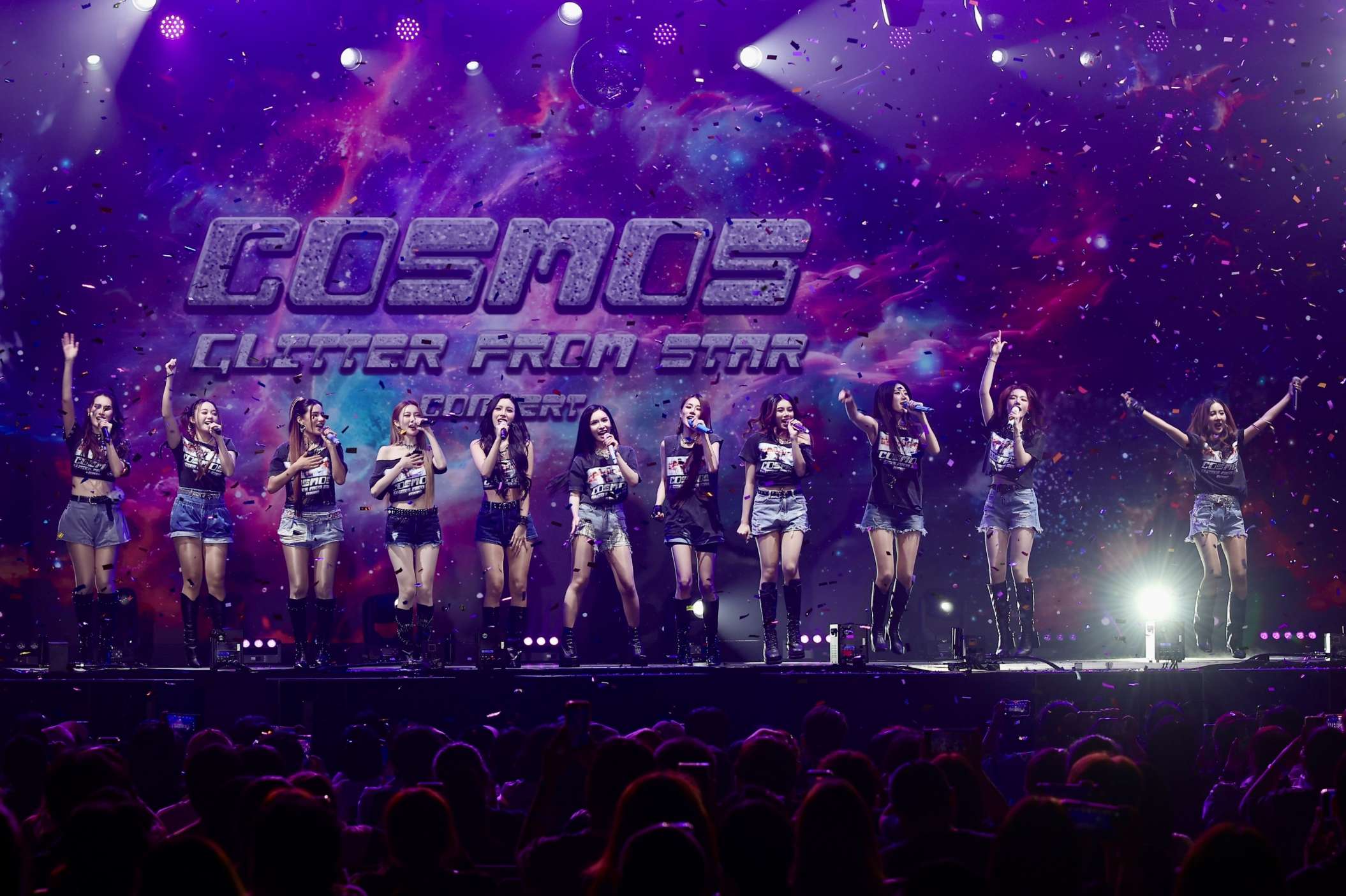 บรรยากาศคอนเสิร์ตใหญ่ครั้งแรก 11 สาวเกิร์ลกรุ๊ป “COSMOS” ระเบิดความปังในงาน “COSMOS Glitter From Star Concert”