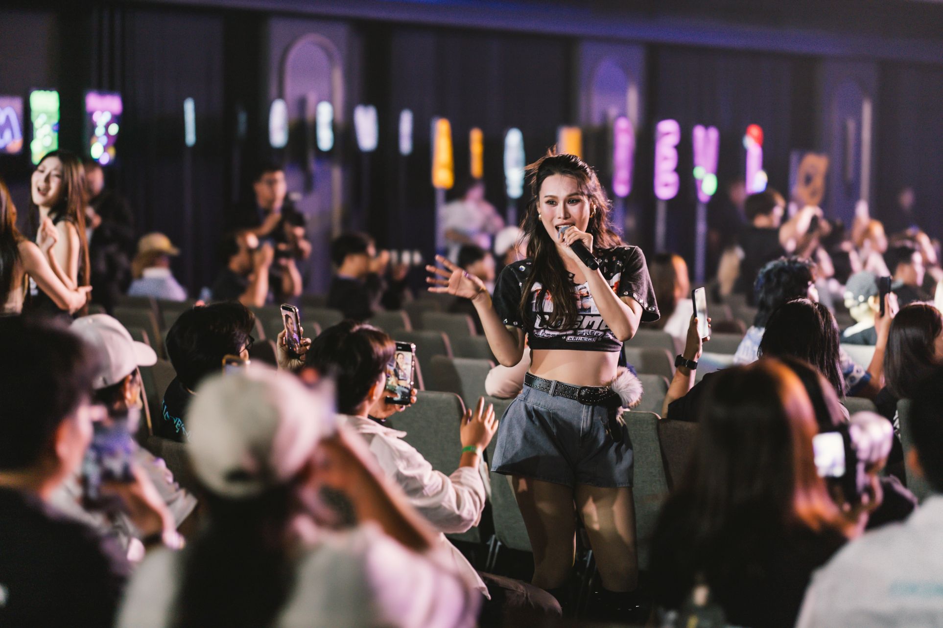 บรรยากาศคอนเสิร์ตใหญ่ครั้งแรก 11 สาวเกิร์ลกรุ๊ป “COSMOS” ระเบิดความปังในงาน “COSMOS Glitter From Star Concert”