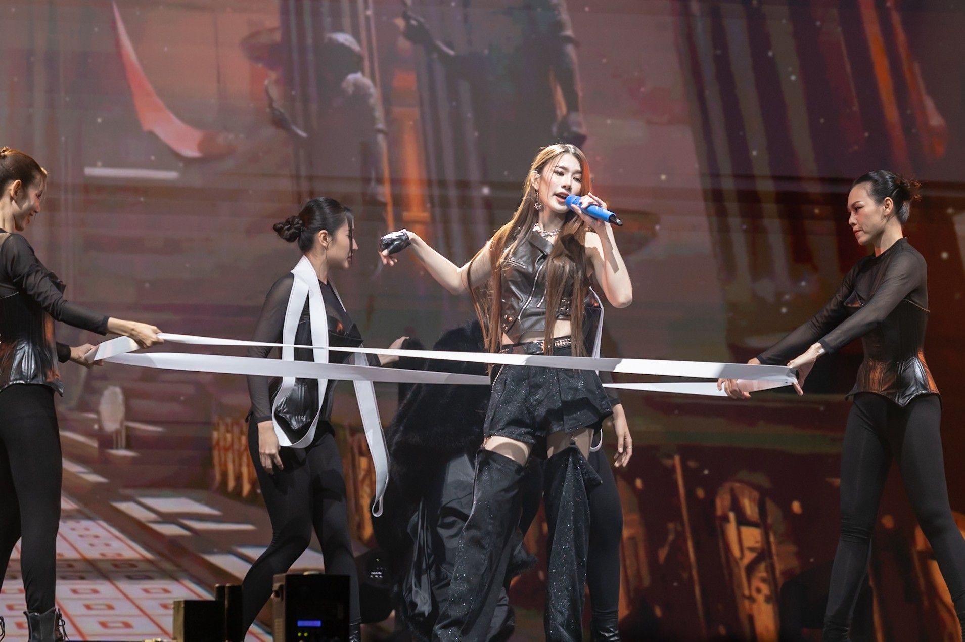 บรรยากาศคอนเสิร์ตใหญ่ครั้งแรก 11 สาวเกิร์ลกรุ๊ป “COSMOS” ระเบิดความปังในงาน “COSMOS Glitter From Star Concert”