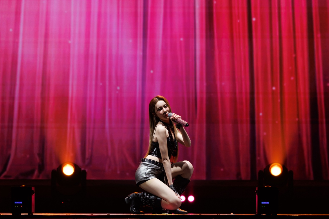 บรรยากาศคอนเสิร์ตใหญ่ครั้งแรก 11 สาวเกิร์ลกรุ๊ป “COSMOS” ระเบิดความปังในงาน “COSMOS Glitter From Star Concert”