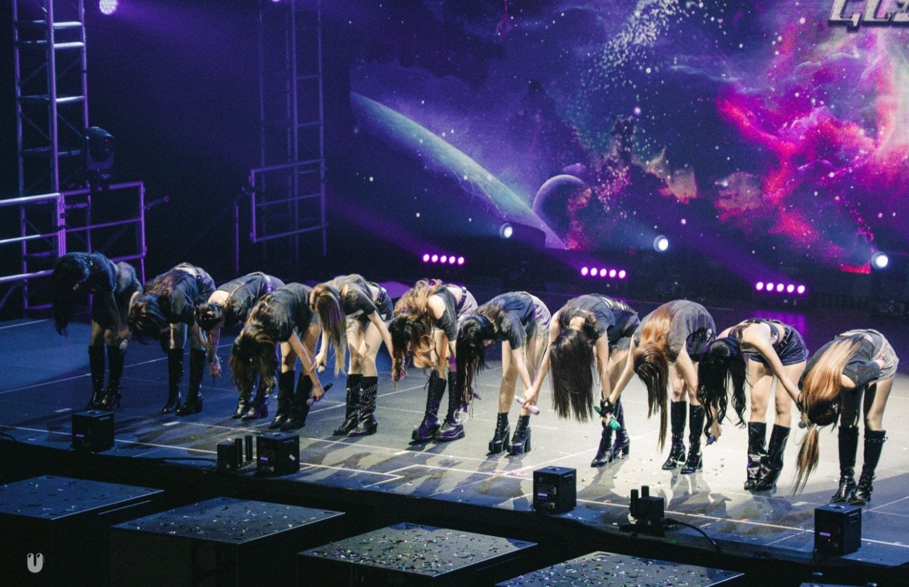 บรรยากาศคอนเสิร์ตใหญ่ครั้งแรก 11 สาวเกิร์ลกรุ๊ป “COSMOS” ระเบิดความปังในงาน “COSMOS Glitter From Star Concert”