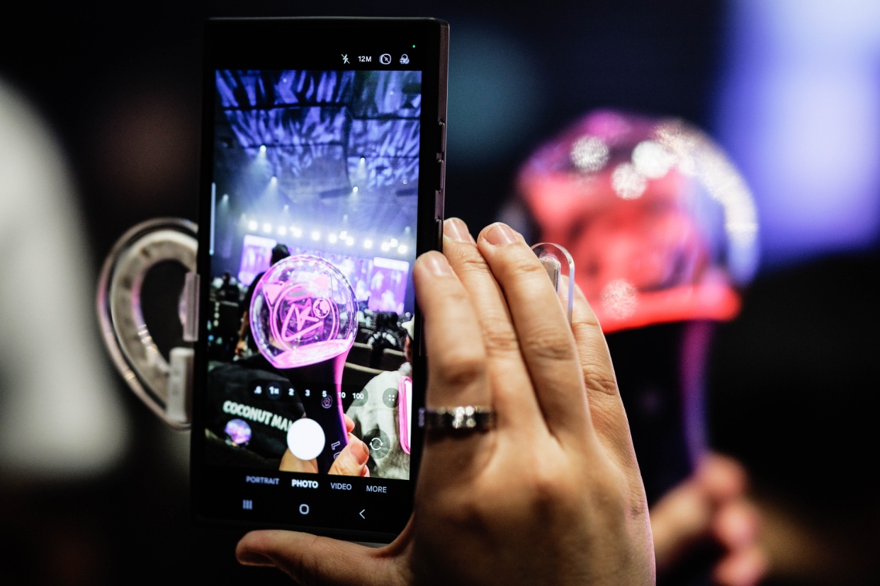 บรรยากาศคอนเสิร์ตใหญ่ครั้งแรก 11 สาวเกิร์ลกรุ๊ป “COSMOS” ระเบิดความปังในงาน “COSMOS Glitter From Star Concert”