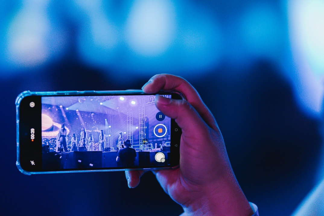 บรรยากาศคอนเสิร์ตใหญ่ครั้งแรก 11 สาวเกิร์ลกรุ๊ป “COSMOS” ระเบิดความปังในงาน “COSMOS Glitter From Star Concert”