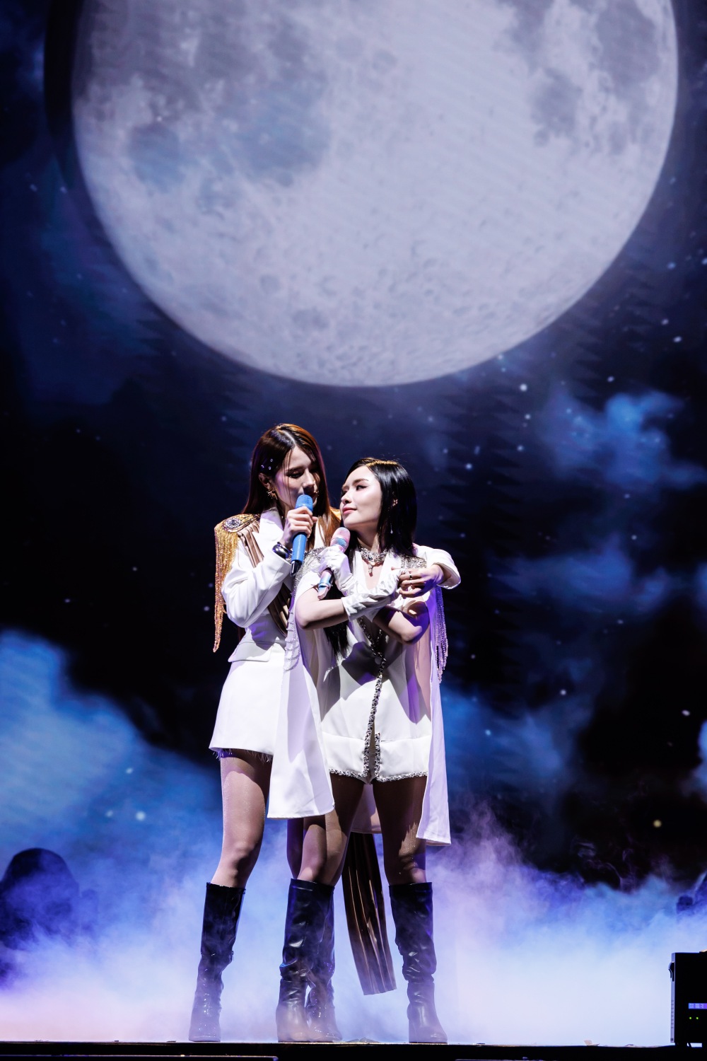 บรรยากาศคอนเสิร์ตใหญ่ครั้งแรก 11 สาวเกิร์ลกรุ๊ป “COSMOS” ระเบิดความปังในงาน “COSMOS Glitter From Star Concert”