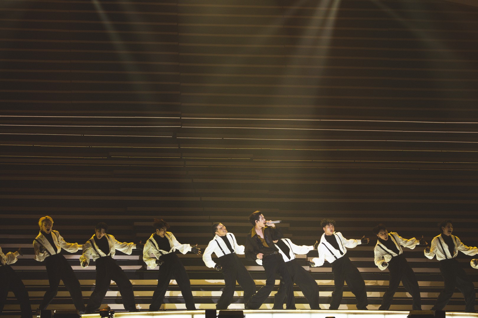 BILLKIN FEELQUENCY CONCERT 16 รีวิว "BILLKIN FEELQUENCY CONCERT" บิวกิ้นโชว์พลังเสียง-โปรดักชันอลังการ แฟนคลับอินทุกโมเมนต์