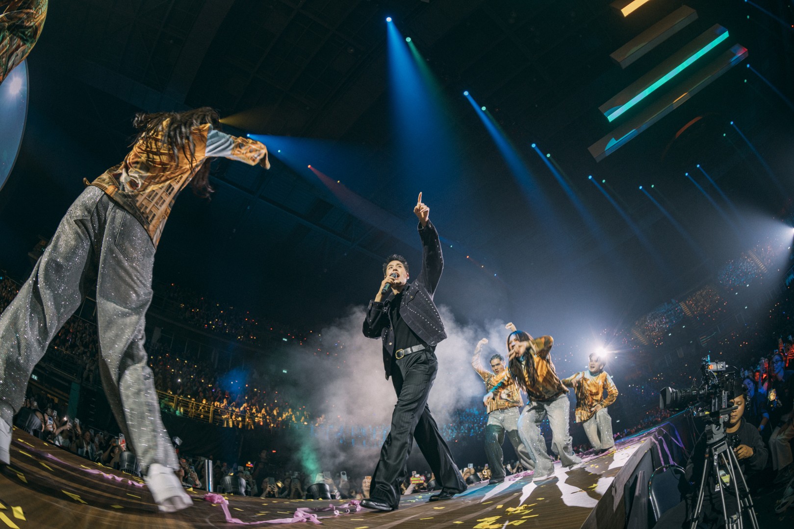 BILLKIN FEELQUENCY CONCERT 31 รีวิว "BILLKIN FEELQUENCY CONCERT" บิวกิ้นโชว์พลังเสียง-โปรดักชันอลังการ แฟนคลับอินทุกโมเมนต์