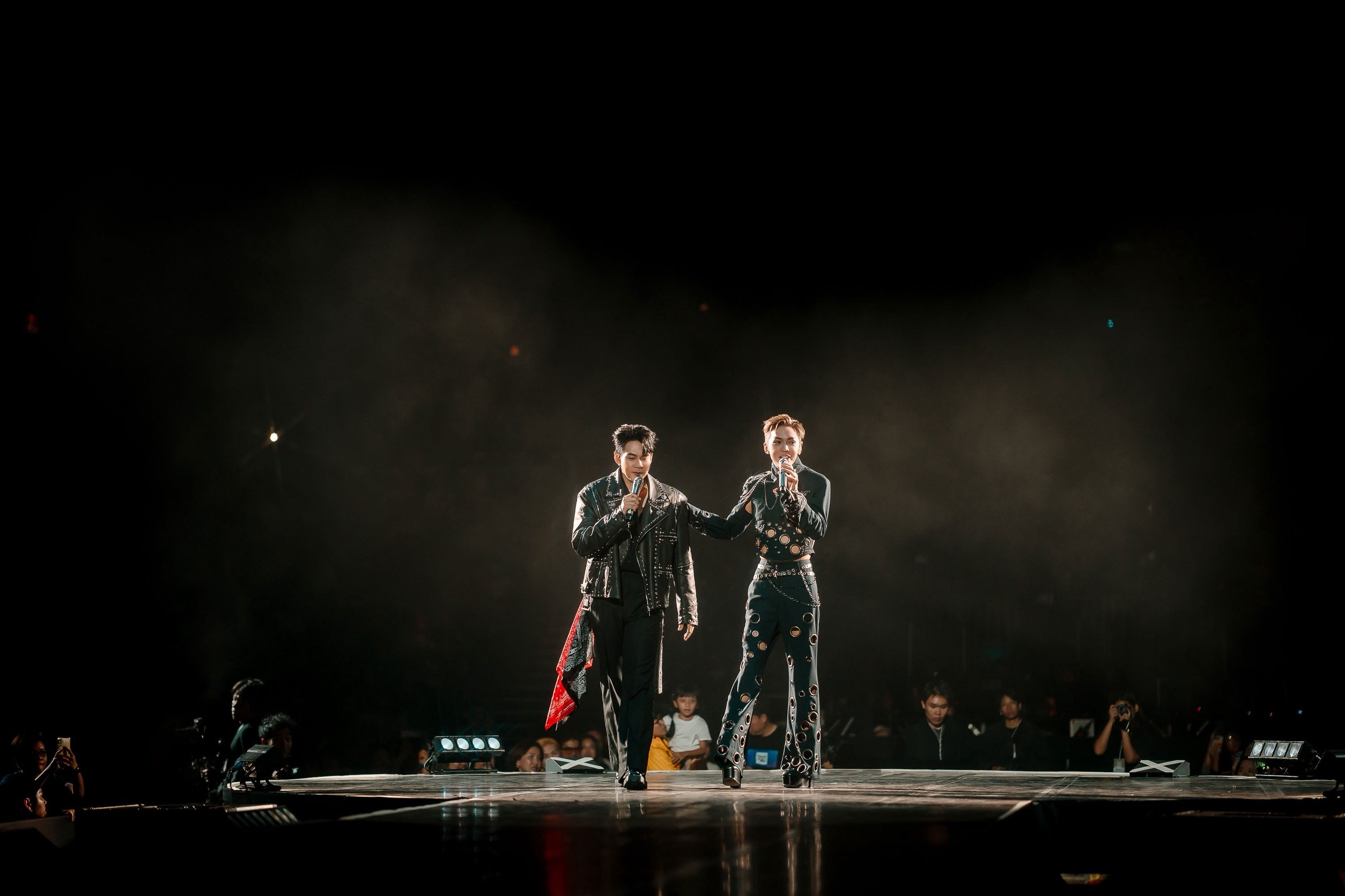 DUNK PHUNKORN THE GOLDEN ERA CONCERT 4 สมบัลลังก์แม่นาย! “ดัง พันกร” ปลุกเวทีลุกเป็นไฟใน DUNK PHUNKORN – THE GOLDEN ERA CONCERT