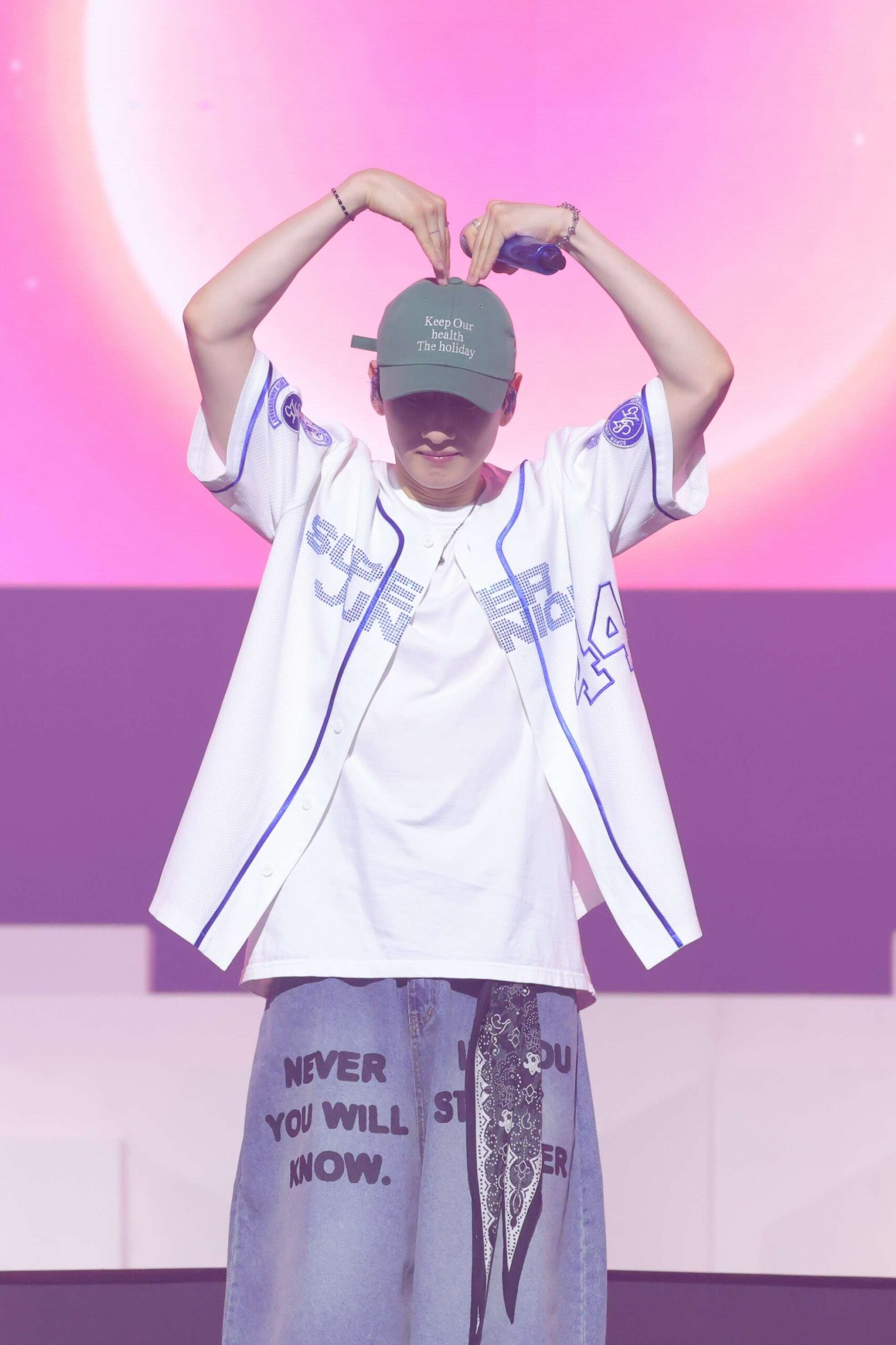 EUNHYUKภาพที่3 SUPERJUNIOR20thAnniversaryTOUR SUPERSHOW10 inBANGKOK copy 1969x2954 scaled SUPER JUNIOR โชว์สุดยอดการแสดงฉลองครบรอบ 20 ปี <SUPER SHOW 10> บัตรหมดทั้ง 2 รอบ รวมผู้ชมกว่า 22,000 คน สุดปัง! จัดคอนเสิร์ตในไทยติดต่อกันเป็นครั้งที่ 10!