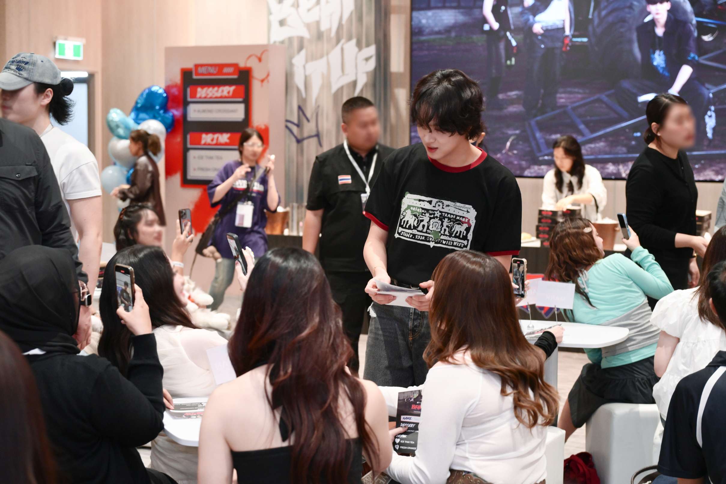 HAECHANภาพที่4 NCT DREAM (เอ็นซีที ดรีม) ชนะใจแฟนคลับชาวไทยแบบอยู่หมัดด้วยกิจกรรมสุดเอ็กซ์คลูซีฟ ‘Shopee x NCT DREAM 'Beat It Up' FANSIGN & CAFE EVENT’