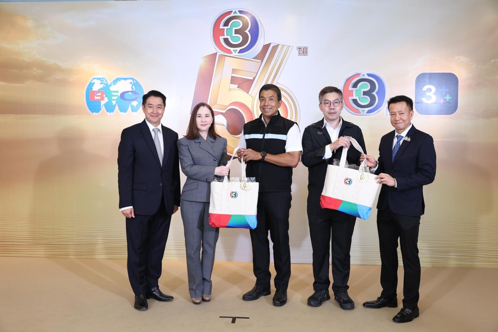 IMGM8287 0 ช่อง 3 ครบรอบ 56 ปี สุดอบอุ่น! ผู้บริหาร-นักแสดงรวมตัวคับคั่ง เดินหน้าสร้างความบันเทิงคุณภาพ