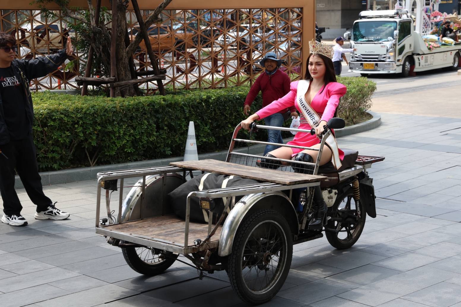 ส่องสีสัน “มิสแกรนด์ ไทยแลนด์ 2026” เข้ากองฯวันแรก